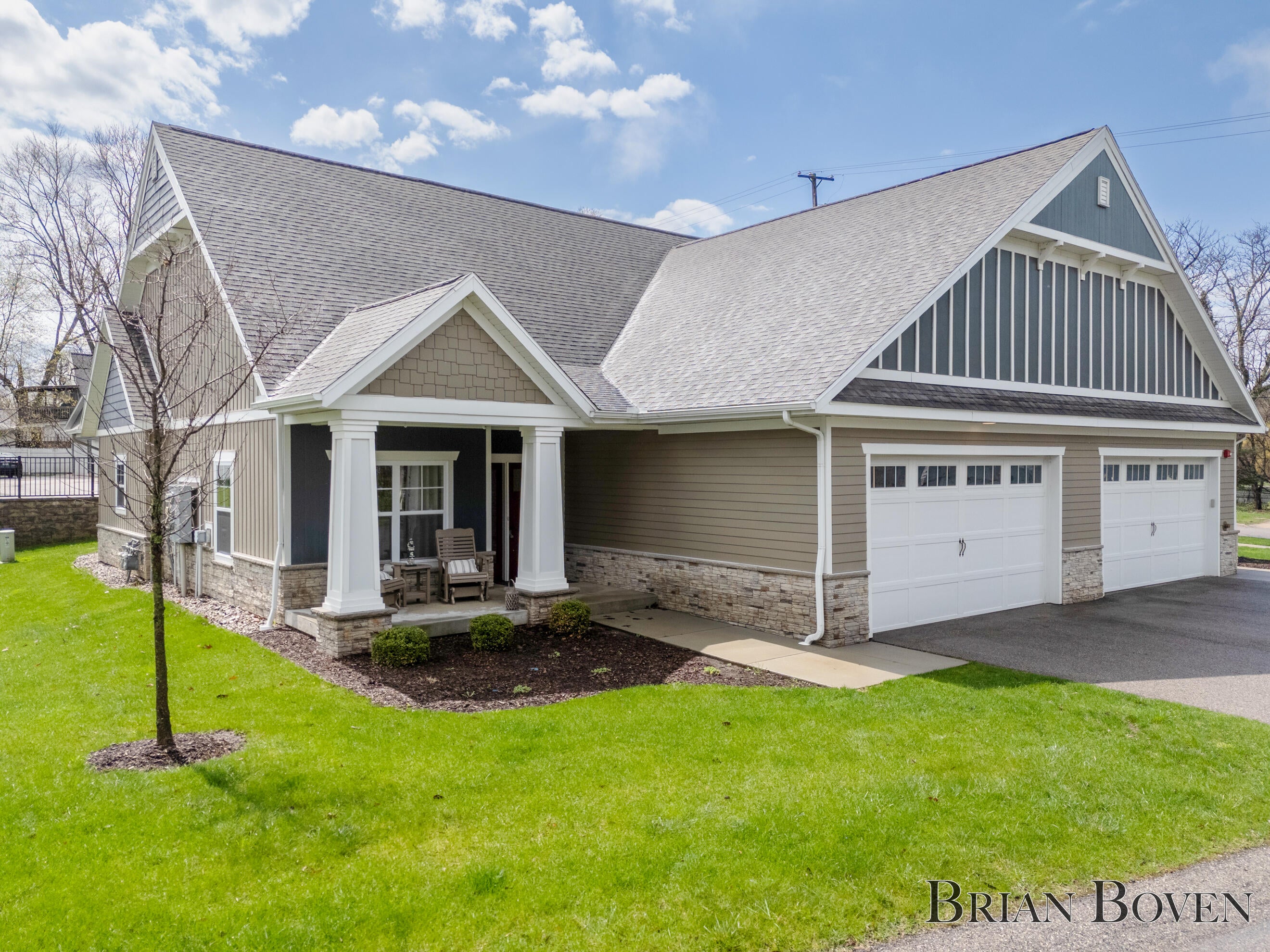 148 Tamarack Lane NE — photo