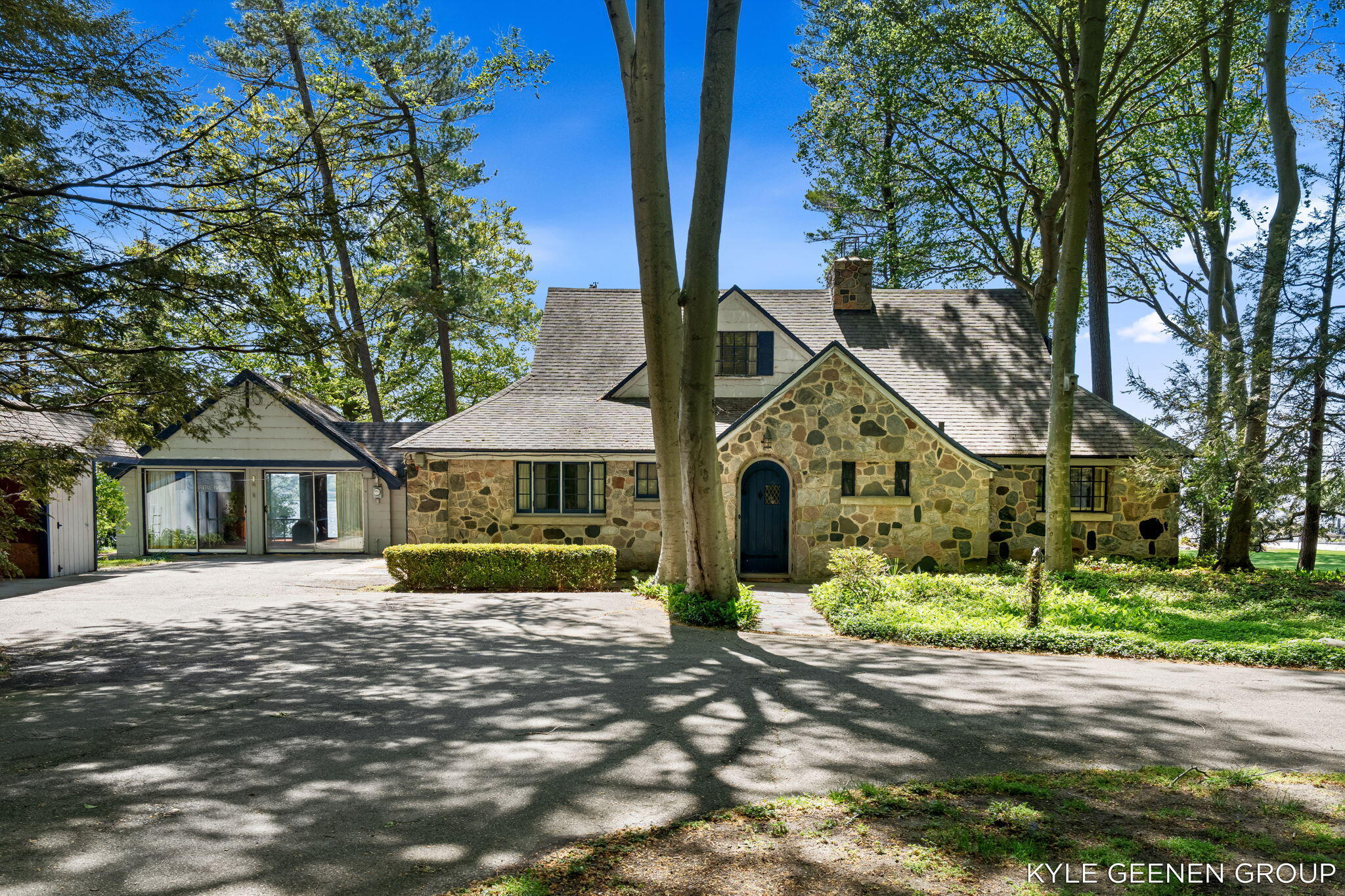 1418 Waukazoo Drive — photo