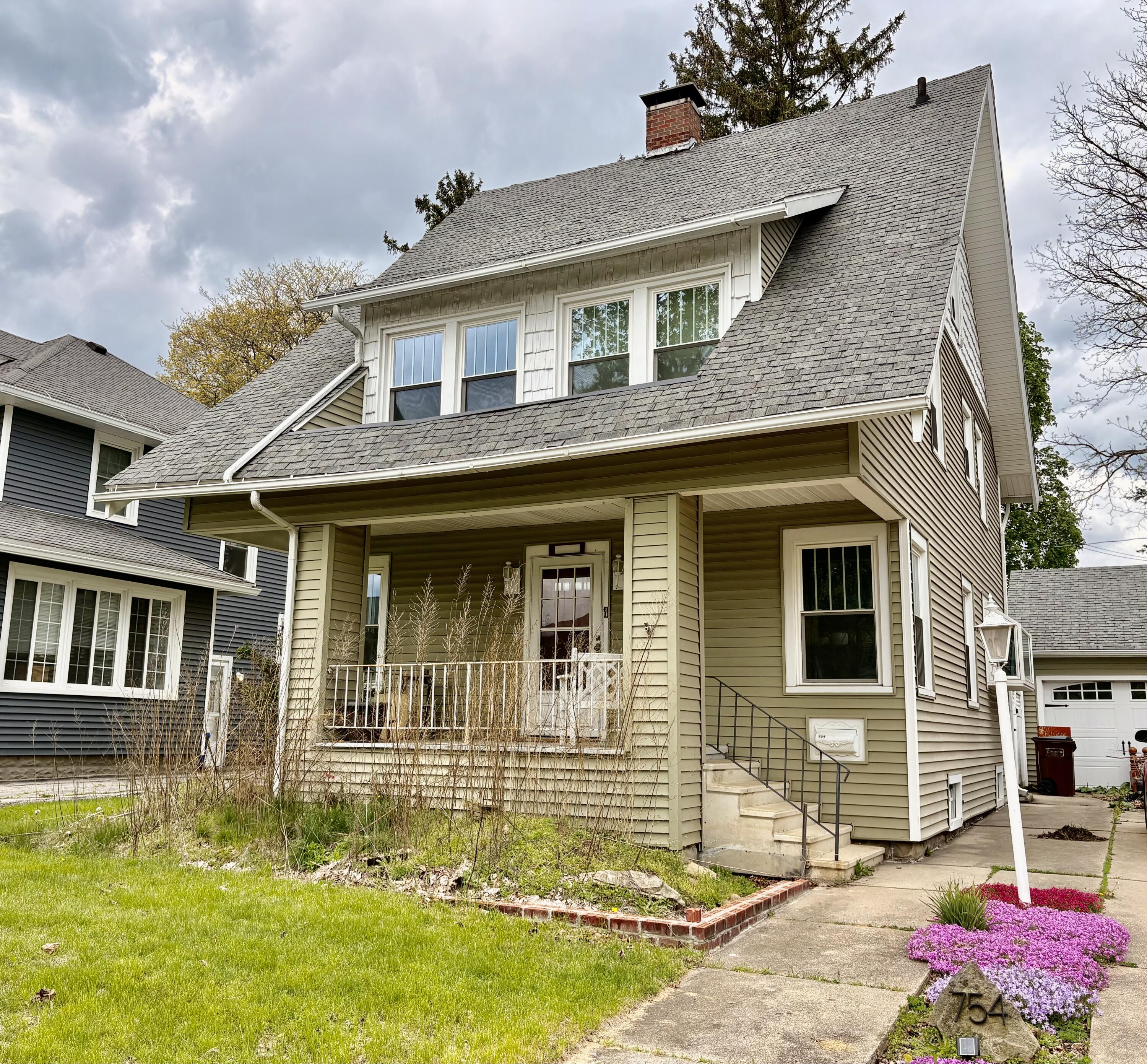 754 Oakridge Drive — photo