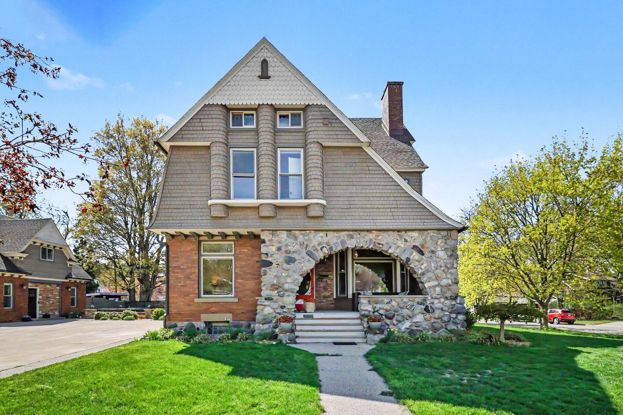 303 S Courtland Street — photo