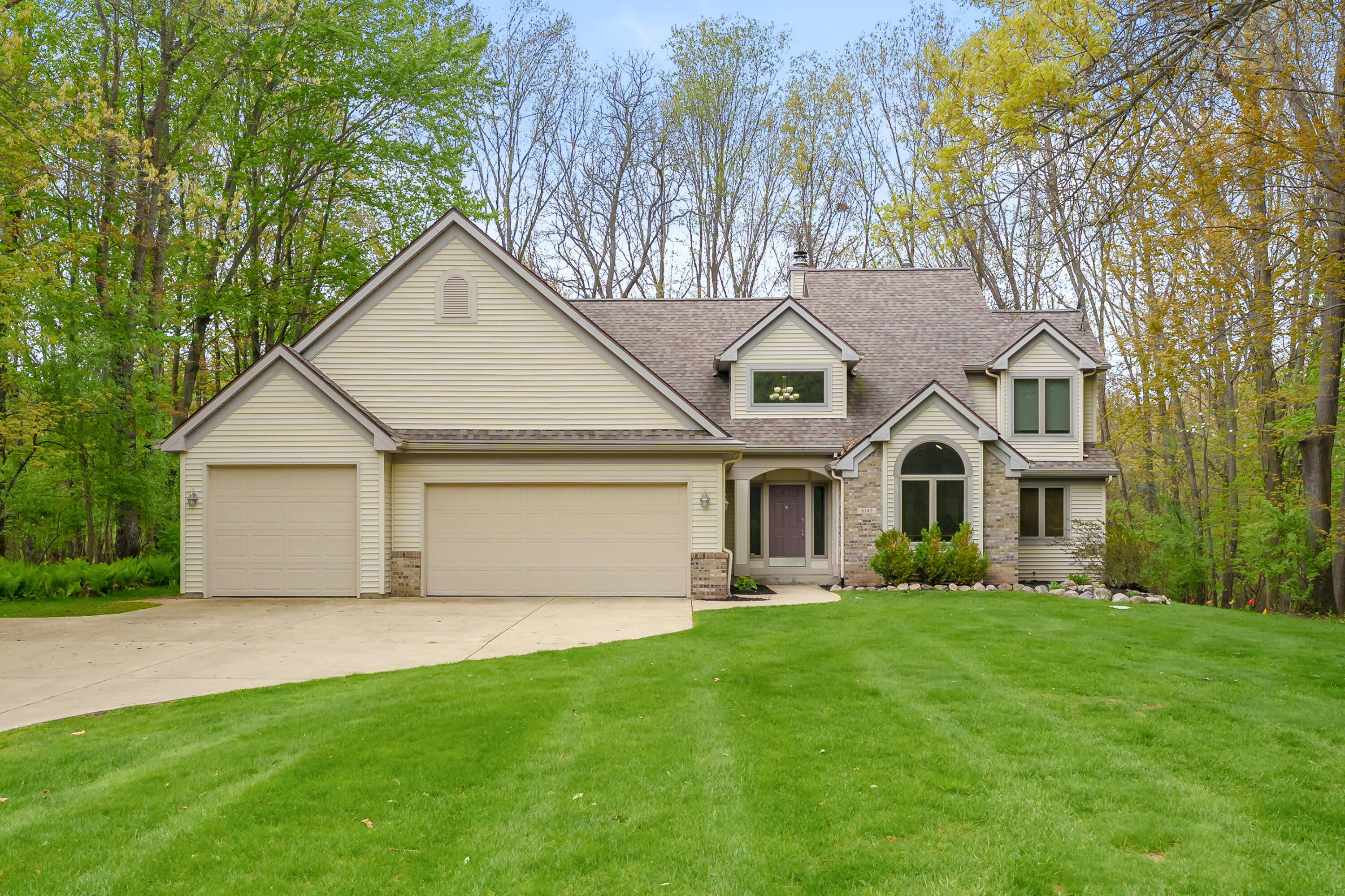 6147 Autumn Ridge — photo
