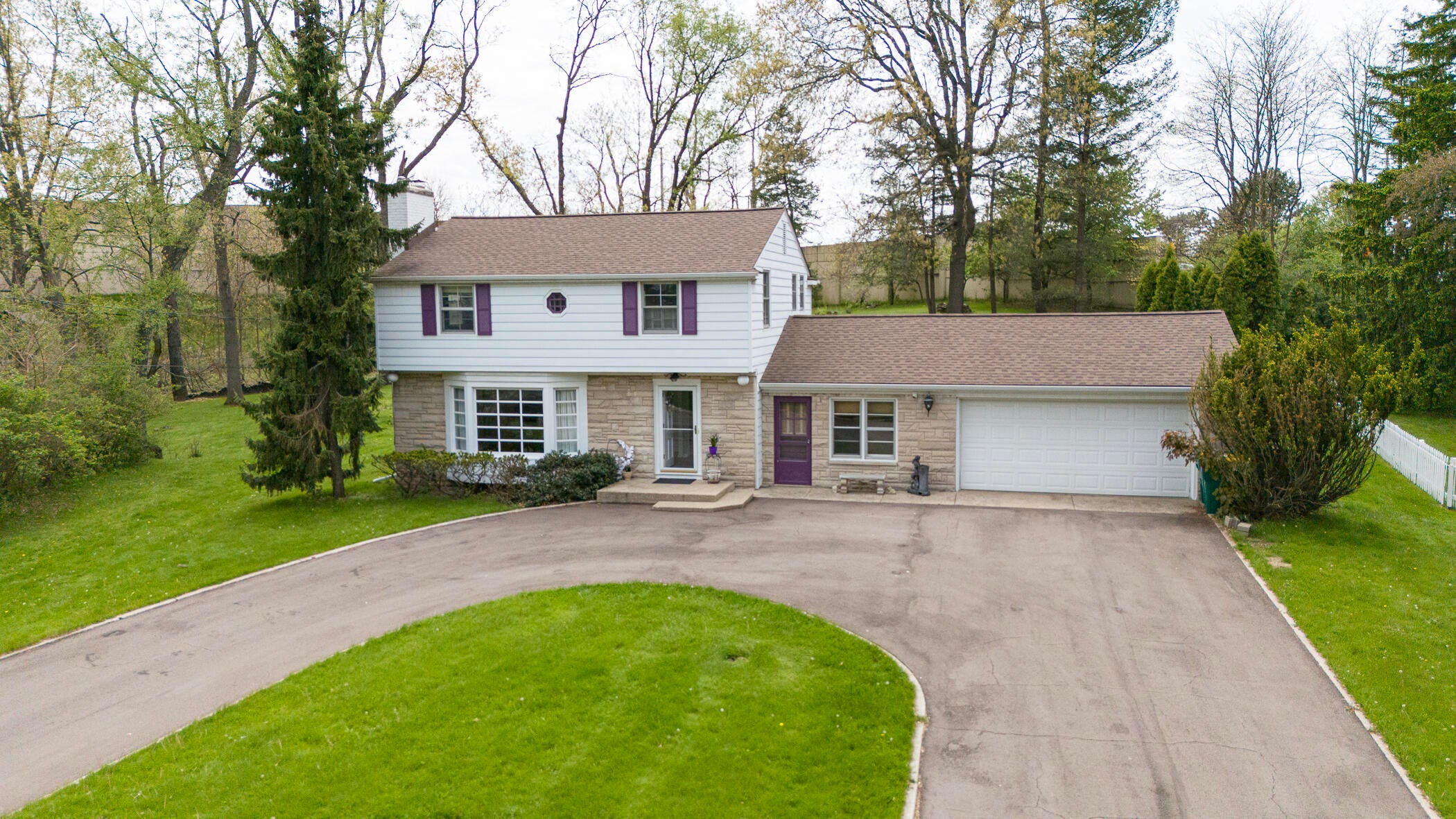 1734 Greenbriar Drive — photo