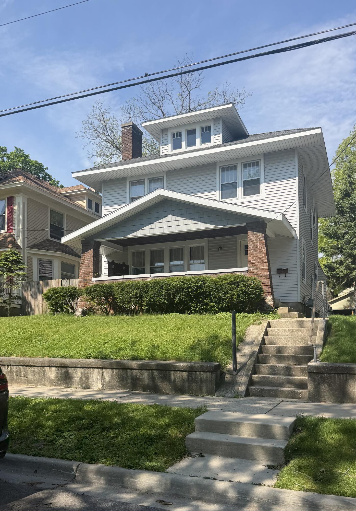 425 Rosewood Avenue SE — photo