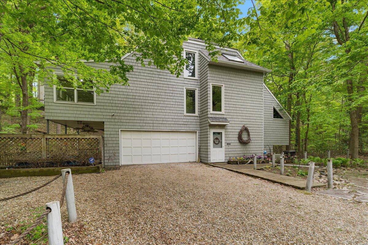 604 Pine Lane — photo