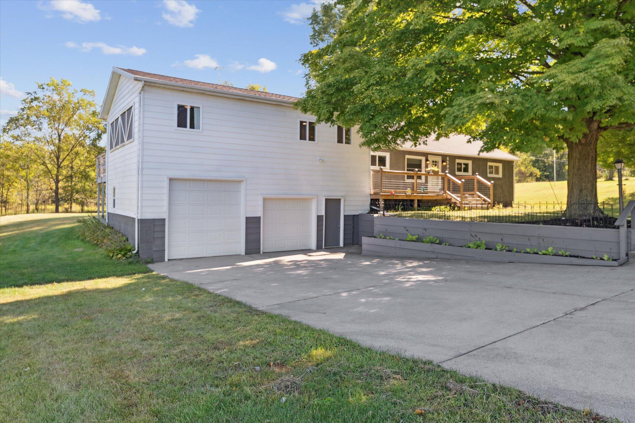 8590 Greenfield Highway — photo