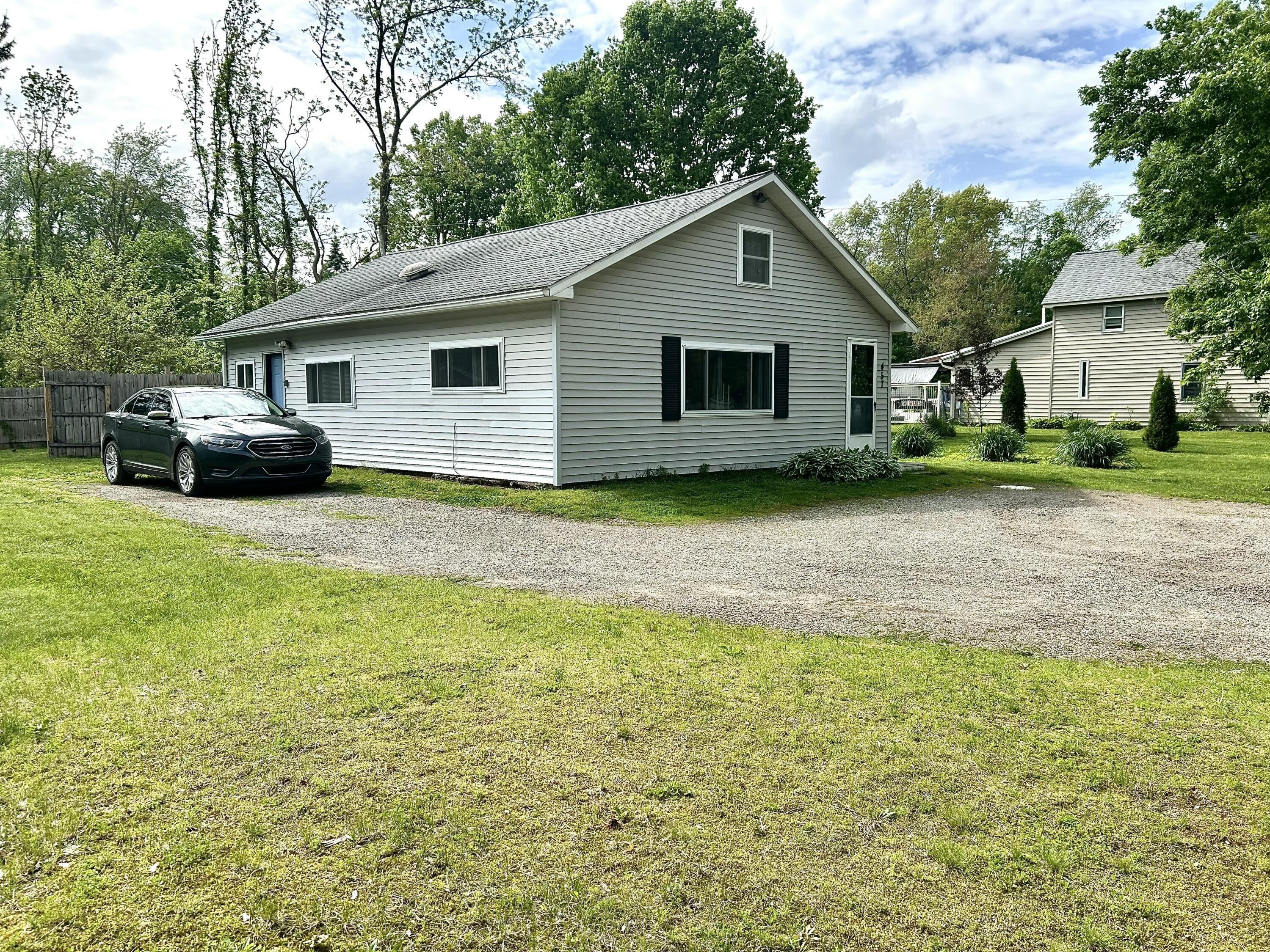 457 S Burr Oak Road — photo