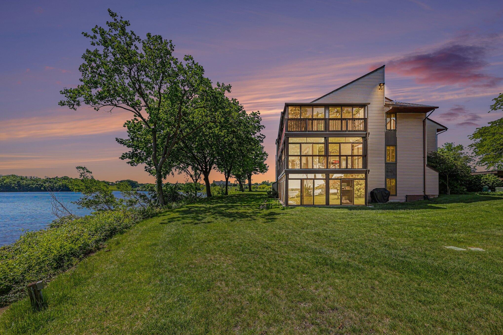 550 Cliffs Drive — photo