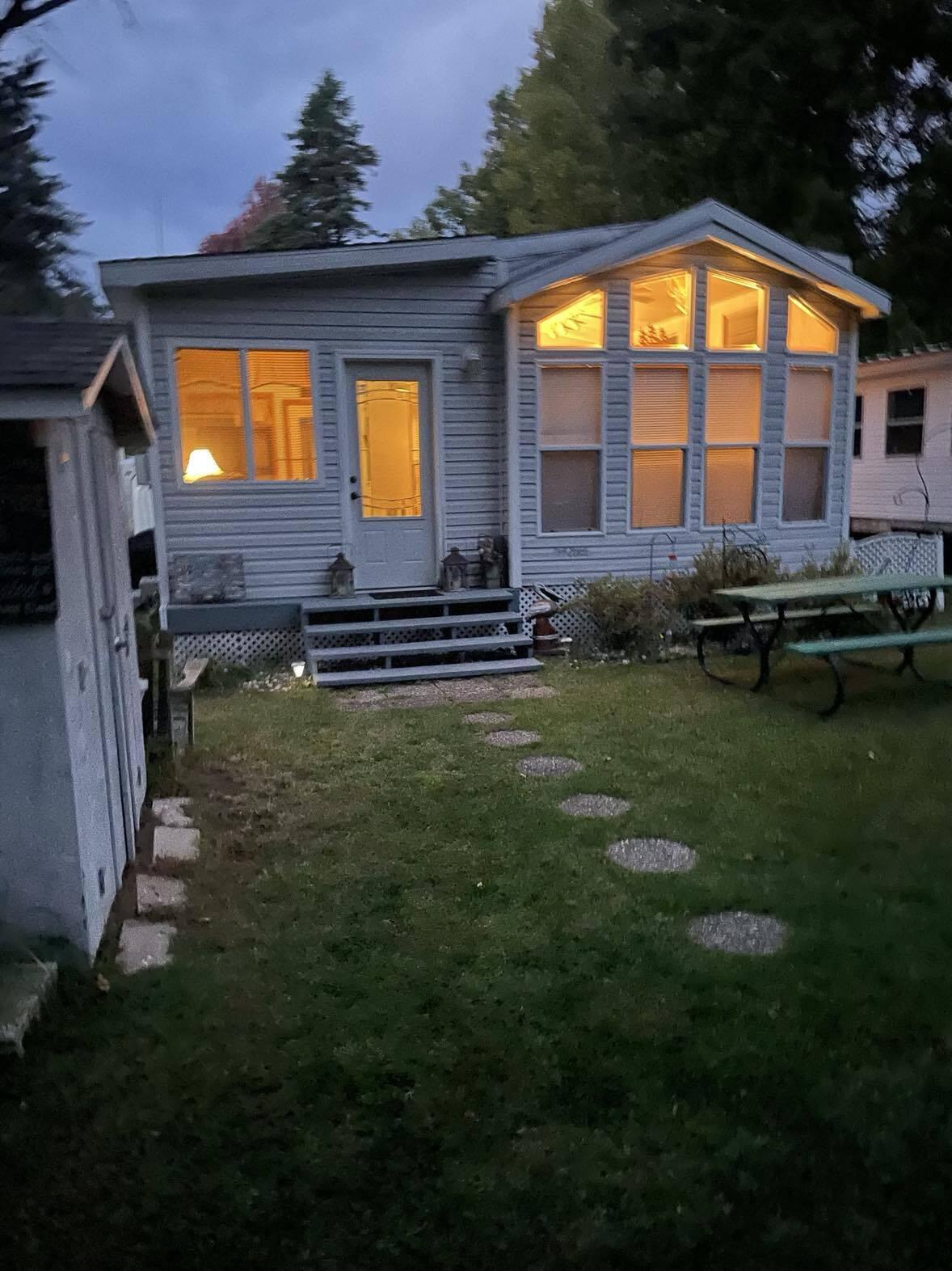 8091 Carriage Lane — photo