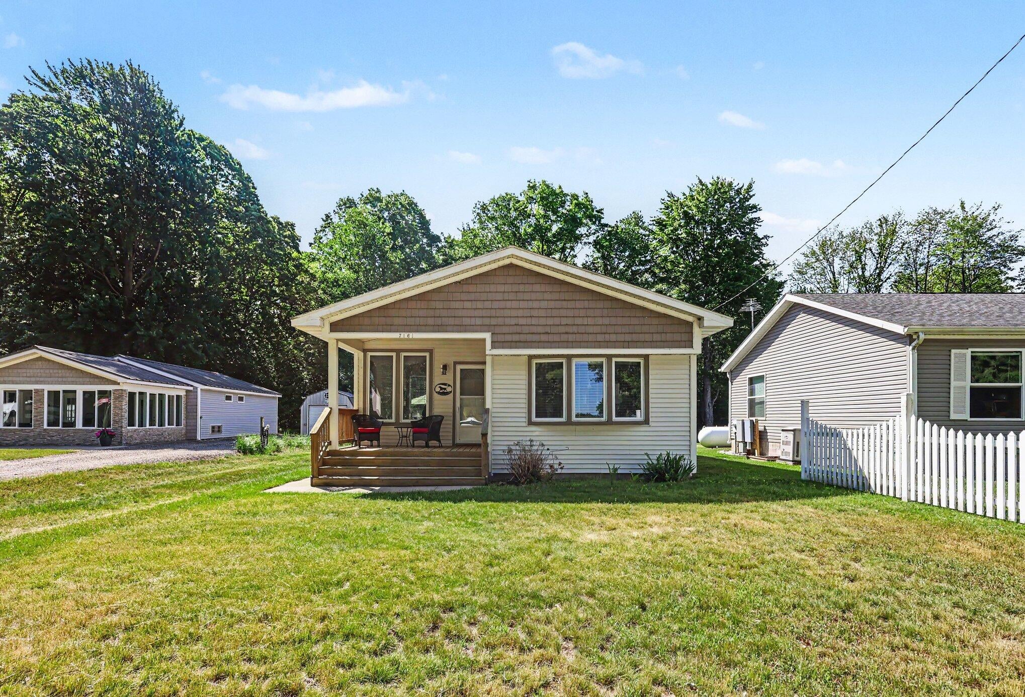 7161 E Lakeshore Drive — photo