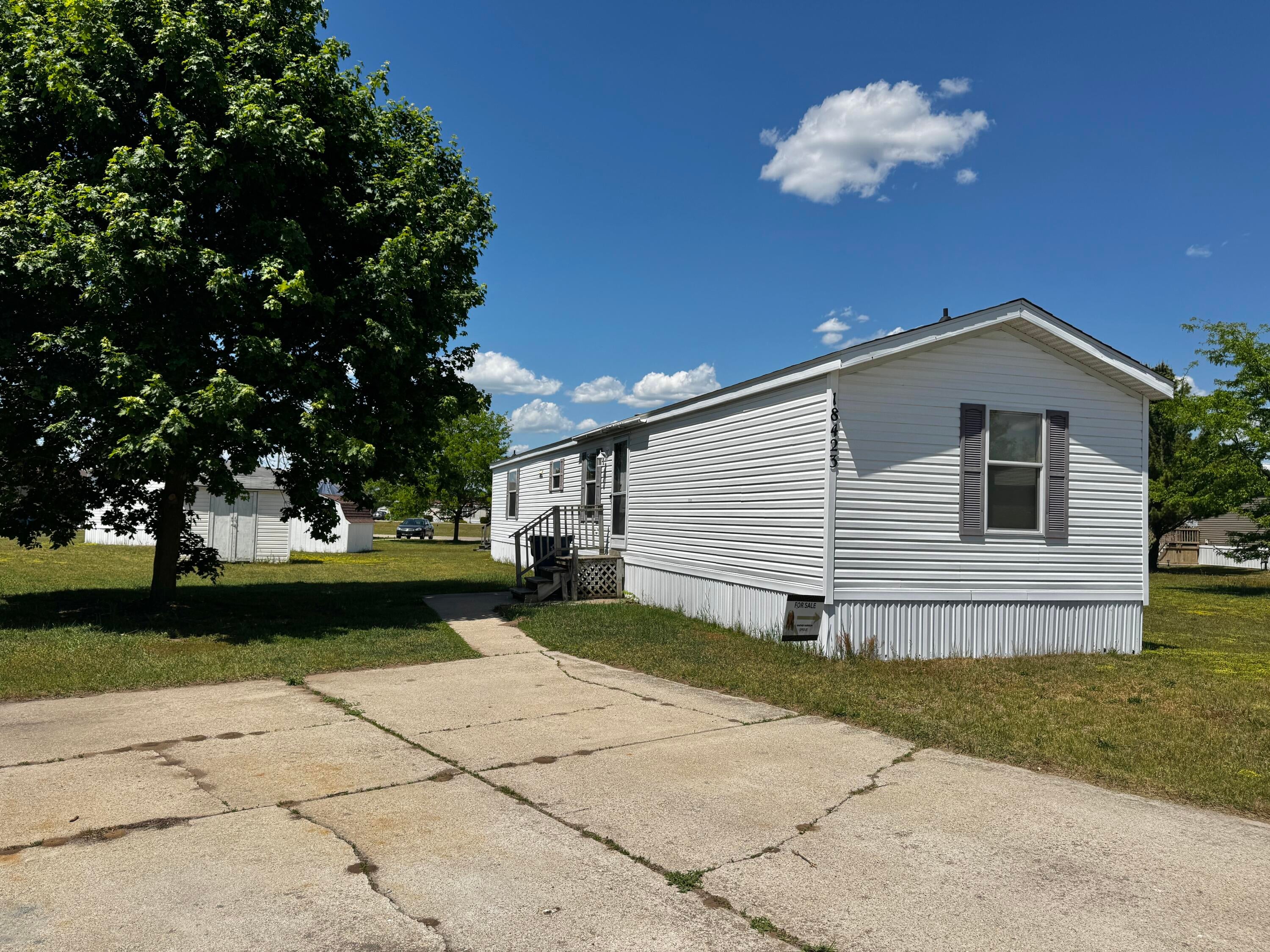 18423 Saint Joseph Avenue — photo