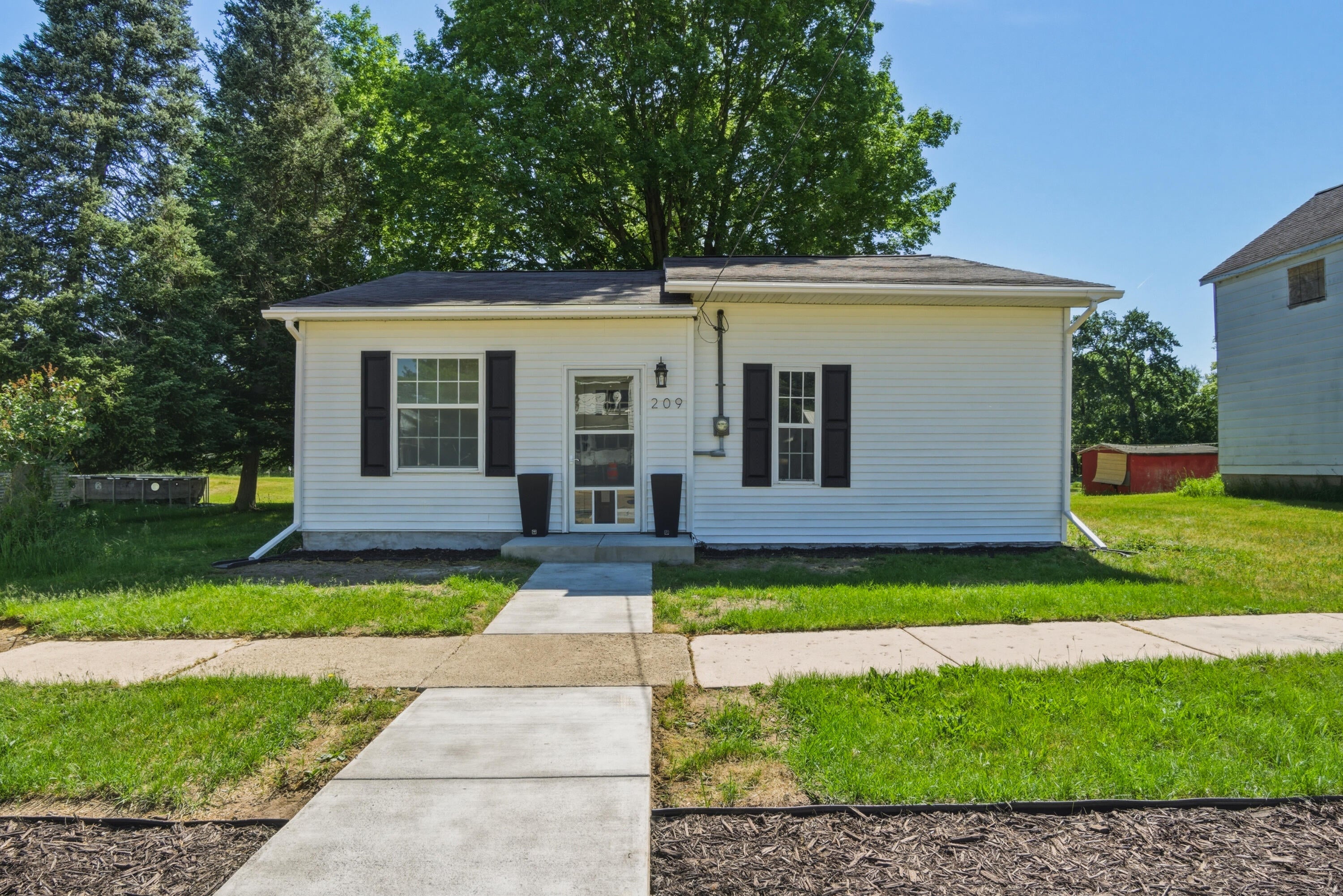 209 S River Street — photo
