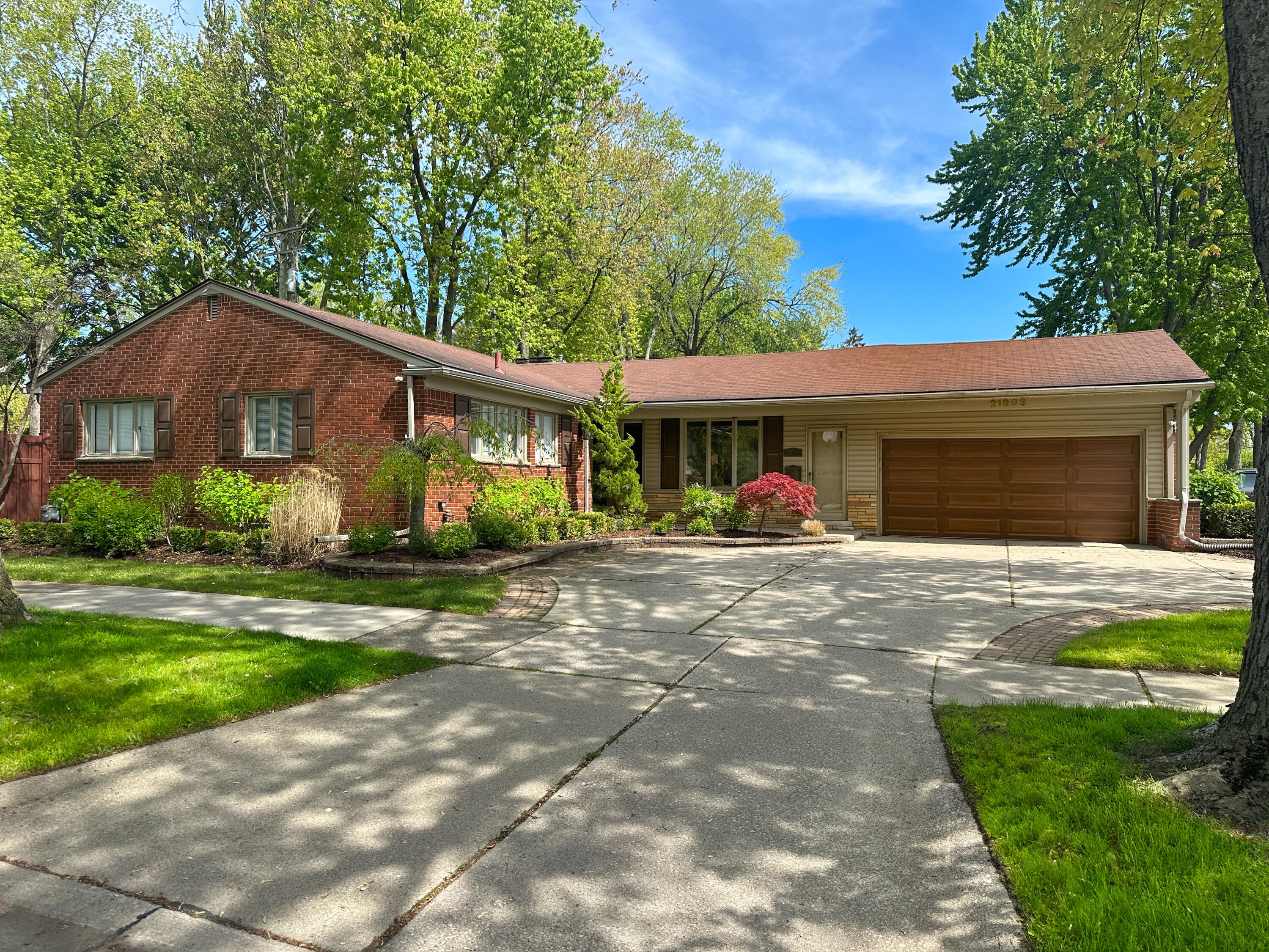 21203 River Road — photo
