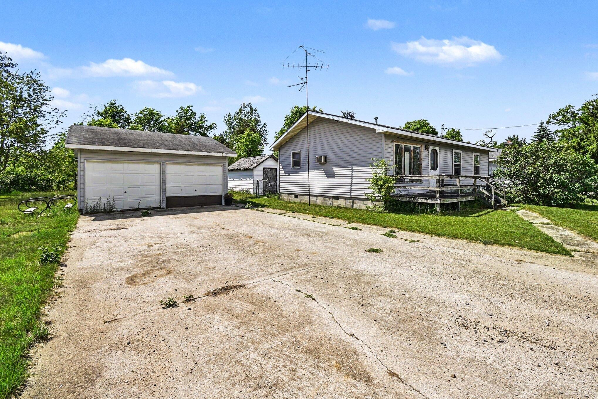 561 Pembroke Drive — photo