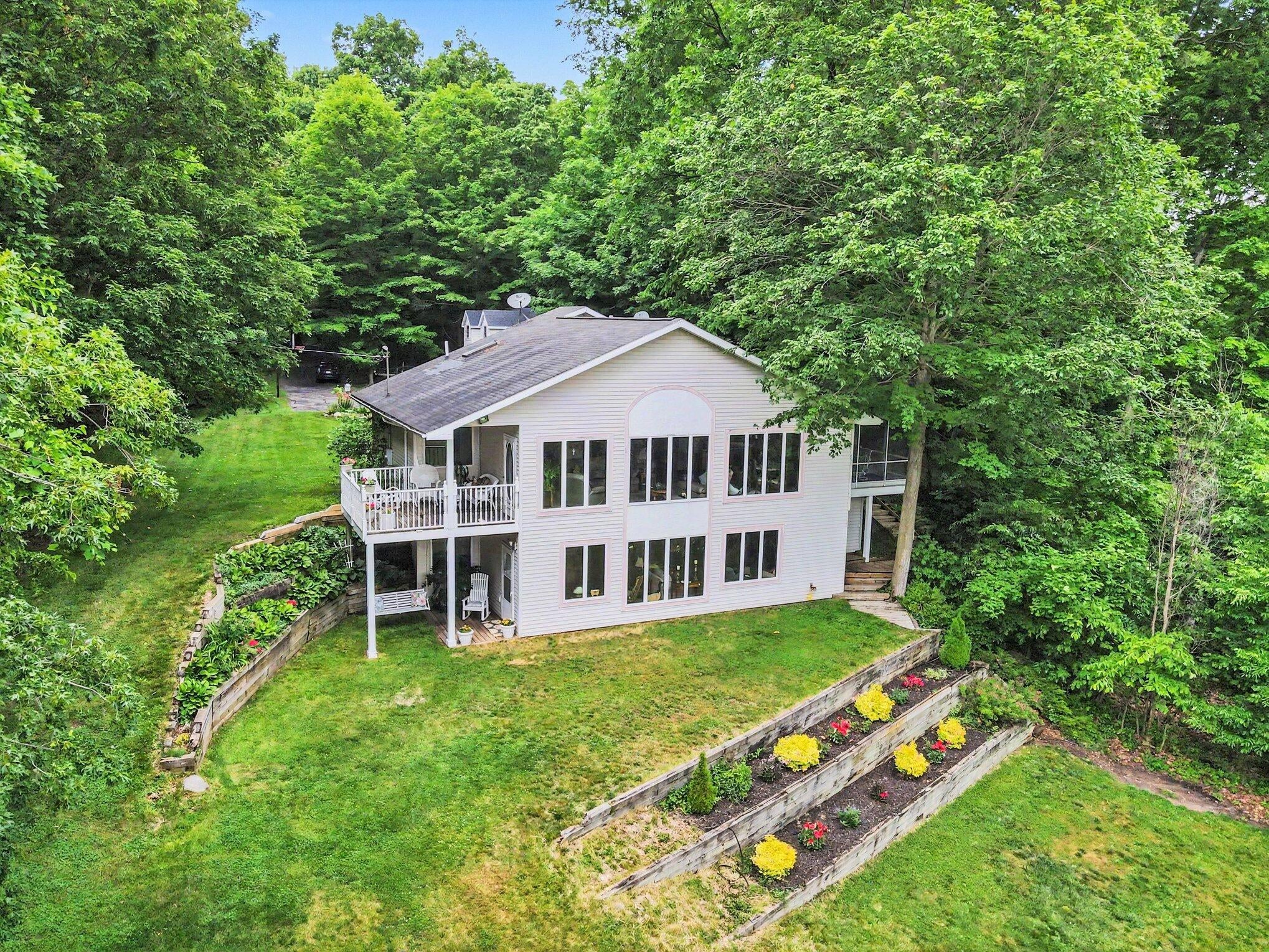 47135 Lakeview Drive — photo