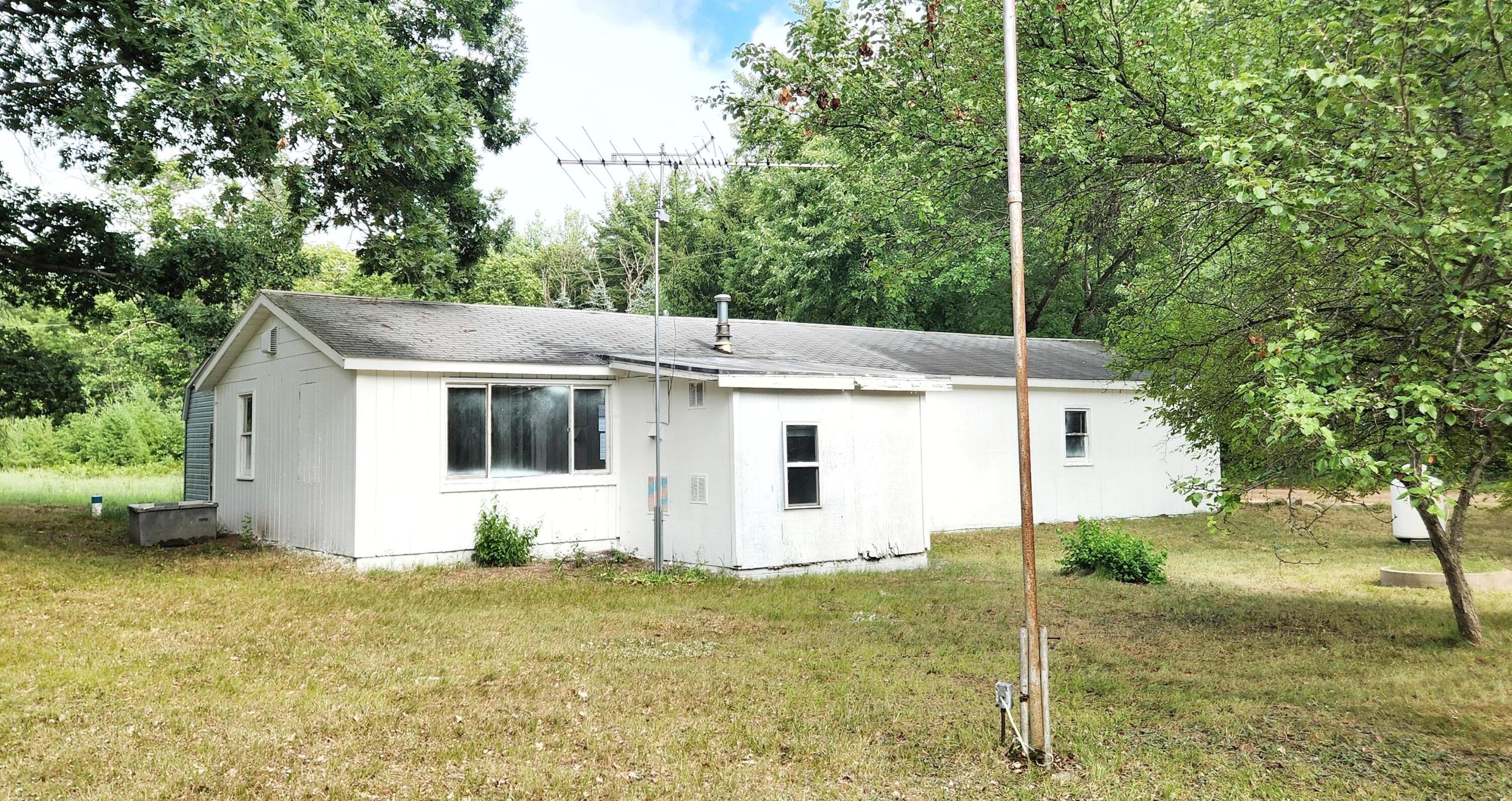 383 W 8 Mile Road — photo