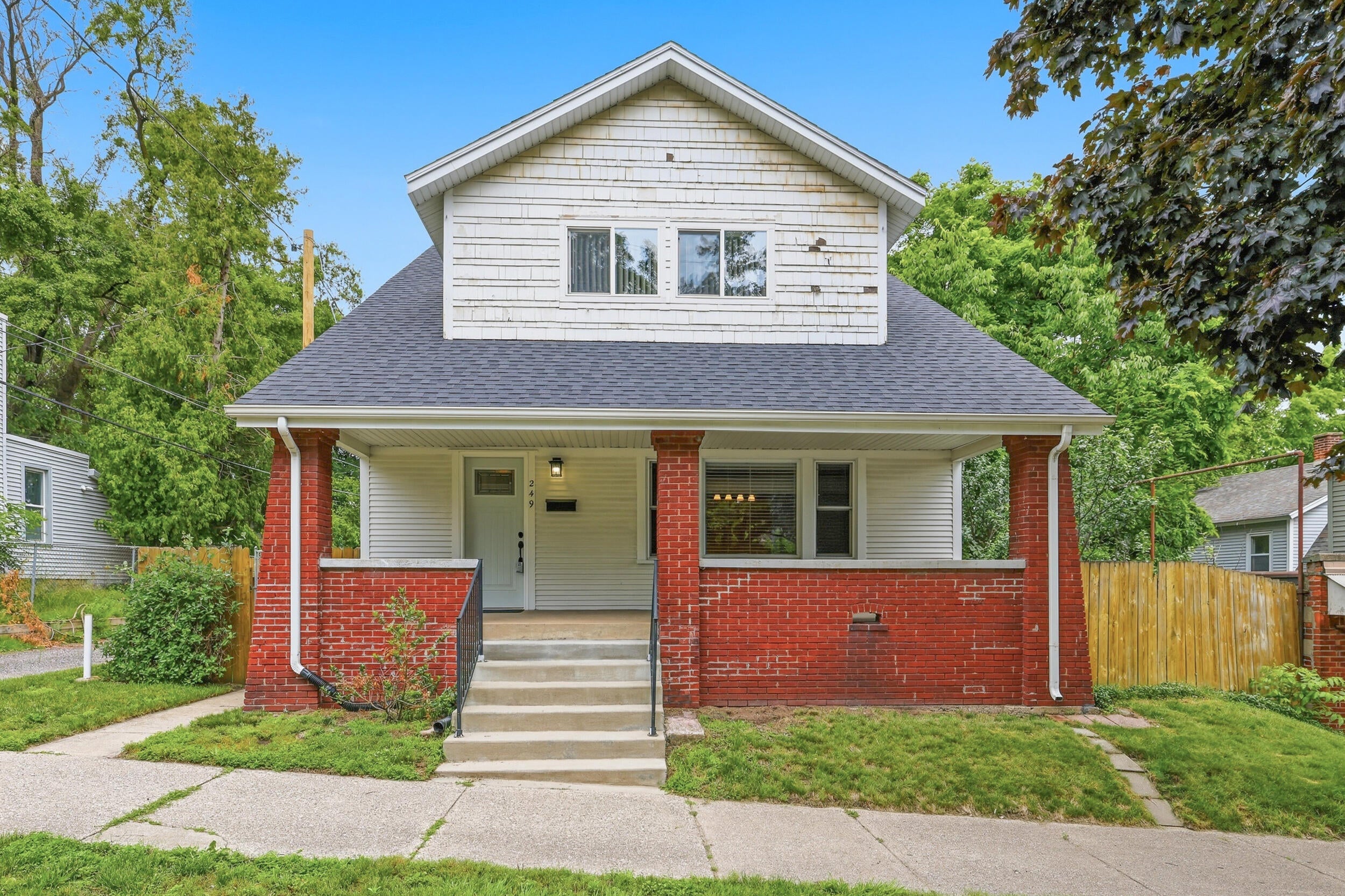 249 Fairbanks NE Street — photo