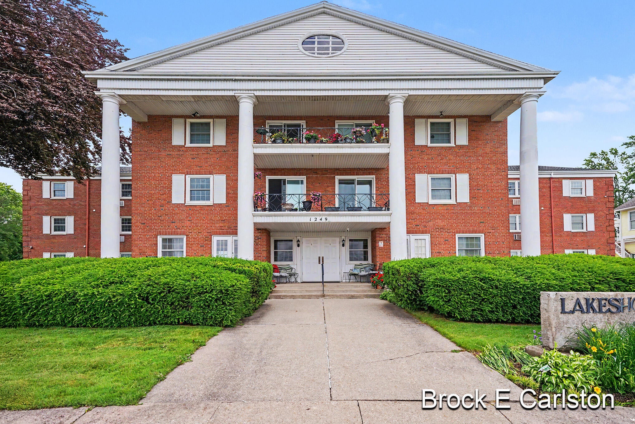 1249 Lakeshore Drive — photo
