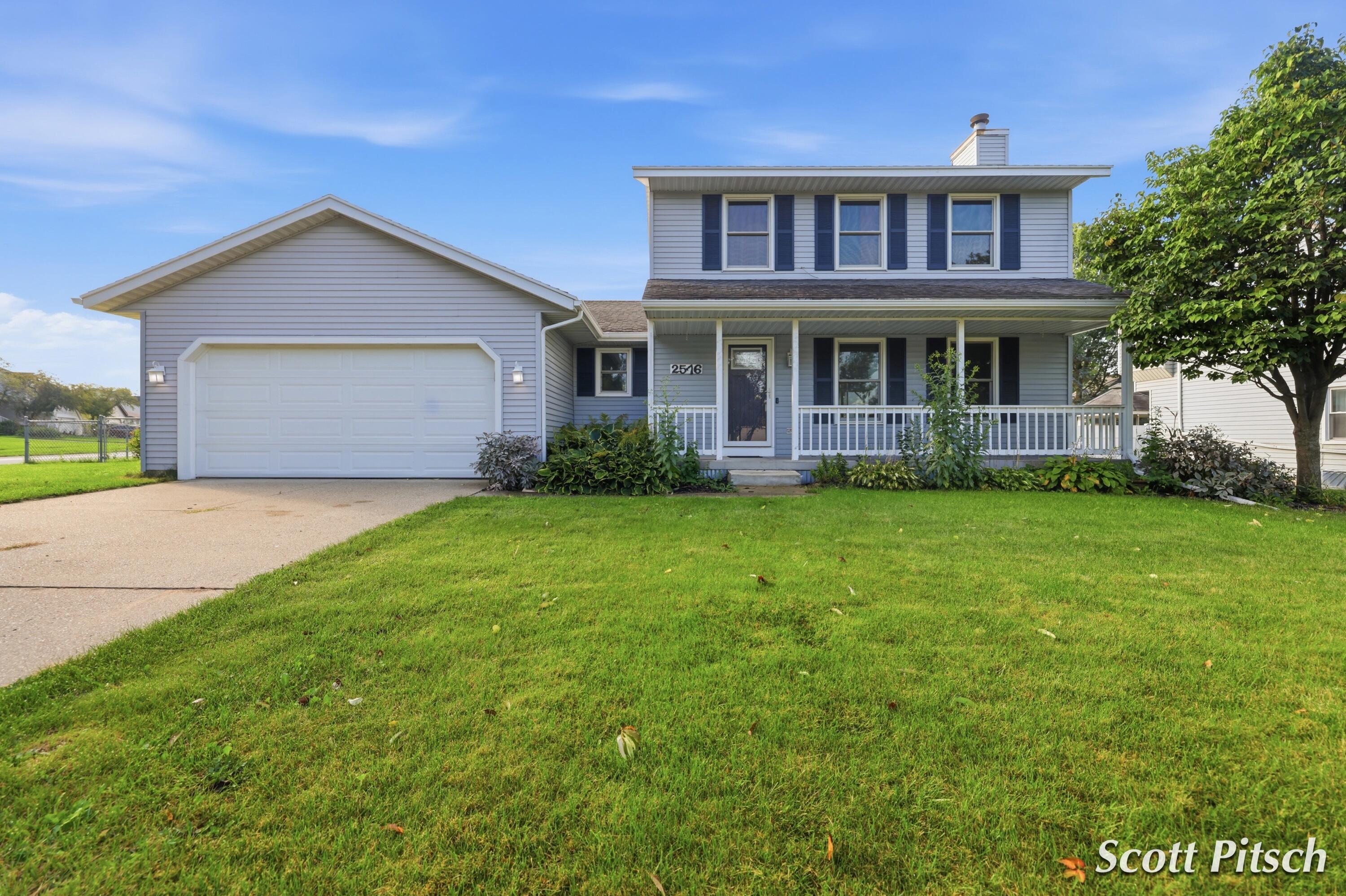 2576 Mapleview Street SE — photo