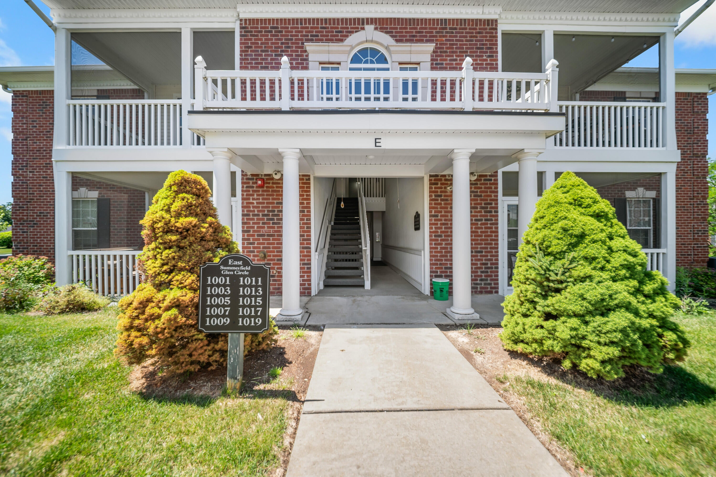1013 E Summerfield Glen Circle — photo
