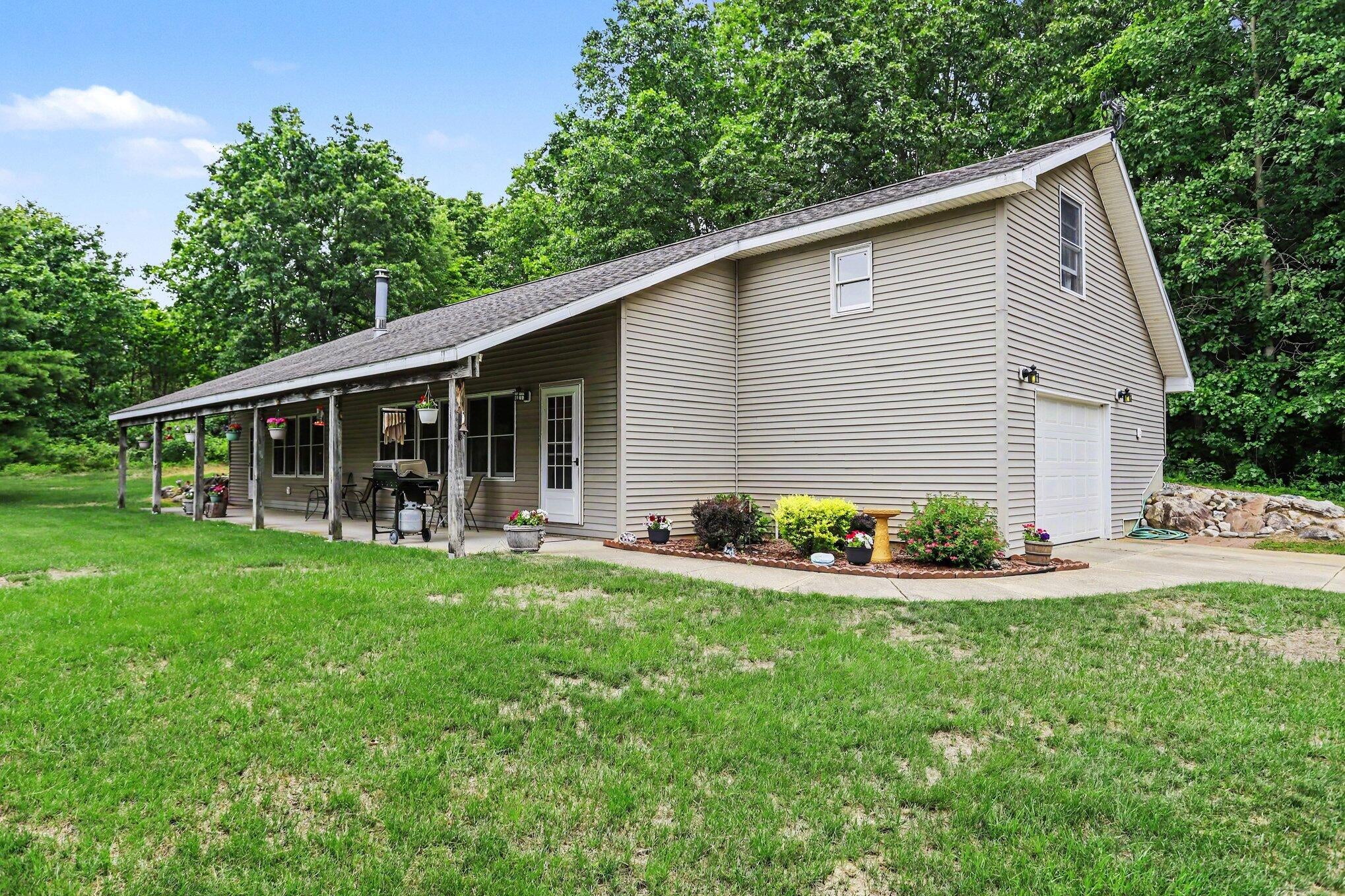 21641 Pine Lake Road — photo