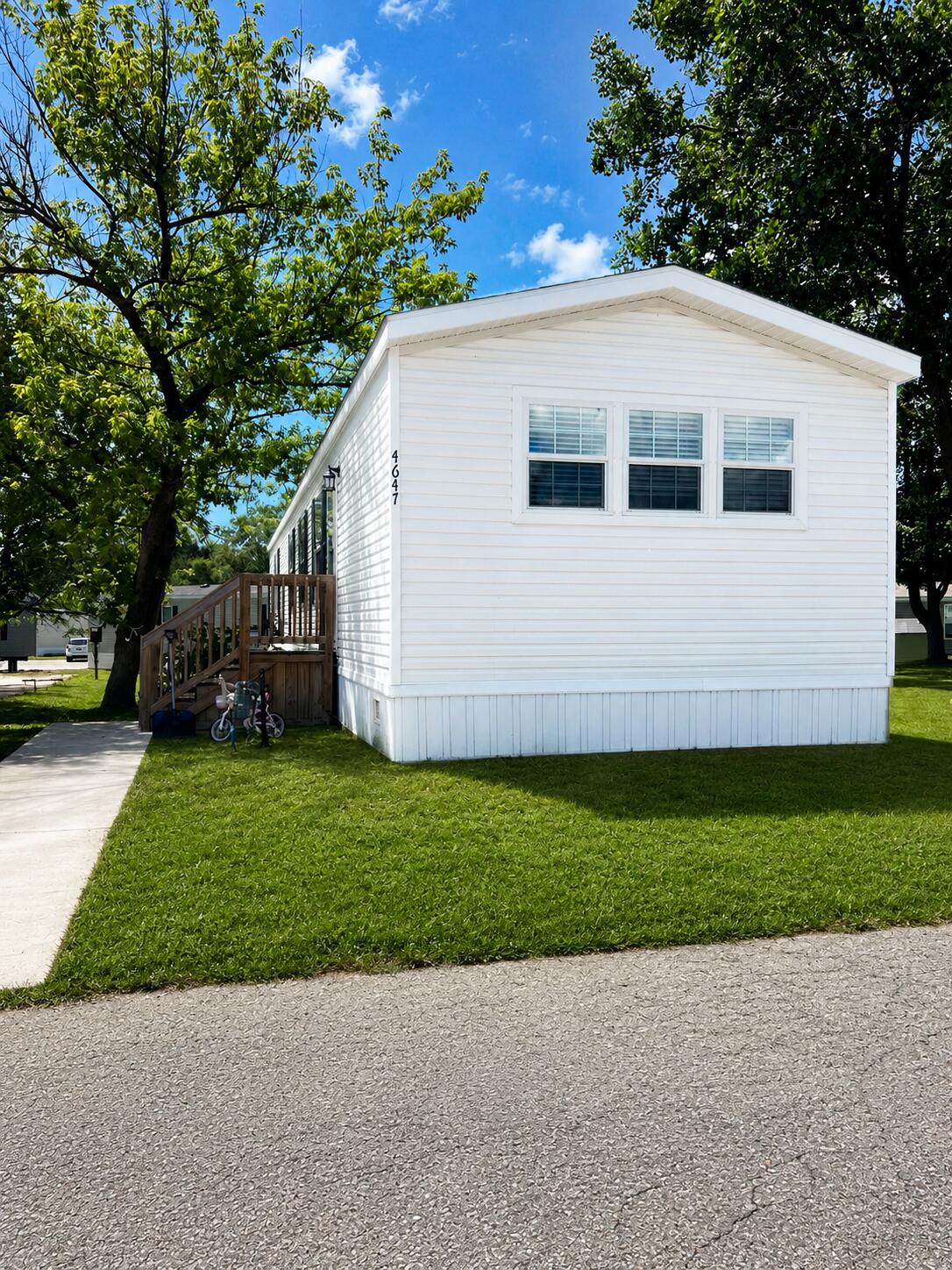 4647 Red Apple Court NW — photo