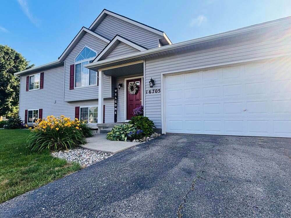 16705 Antler Drive NE — photo