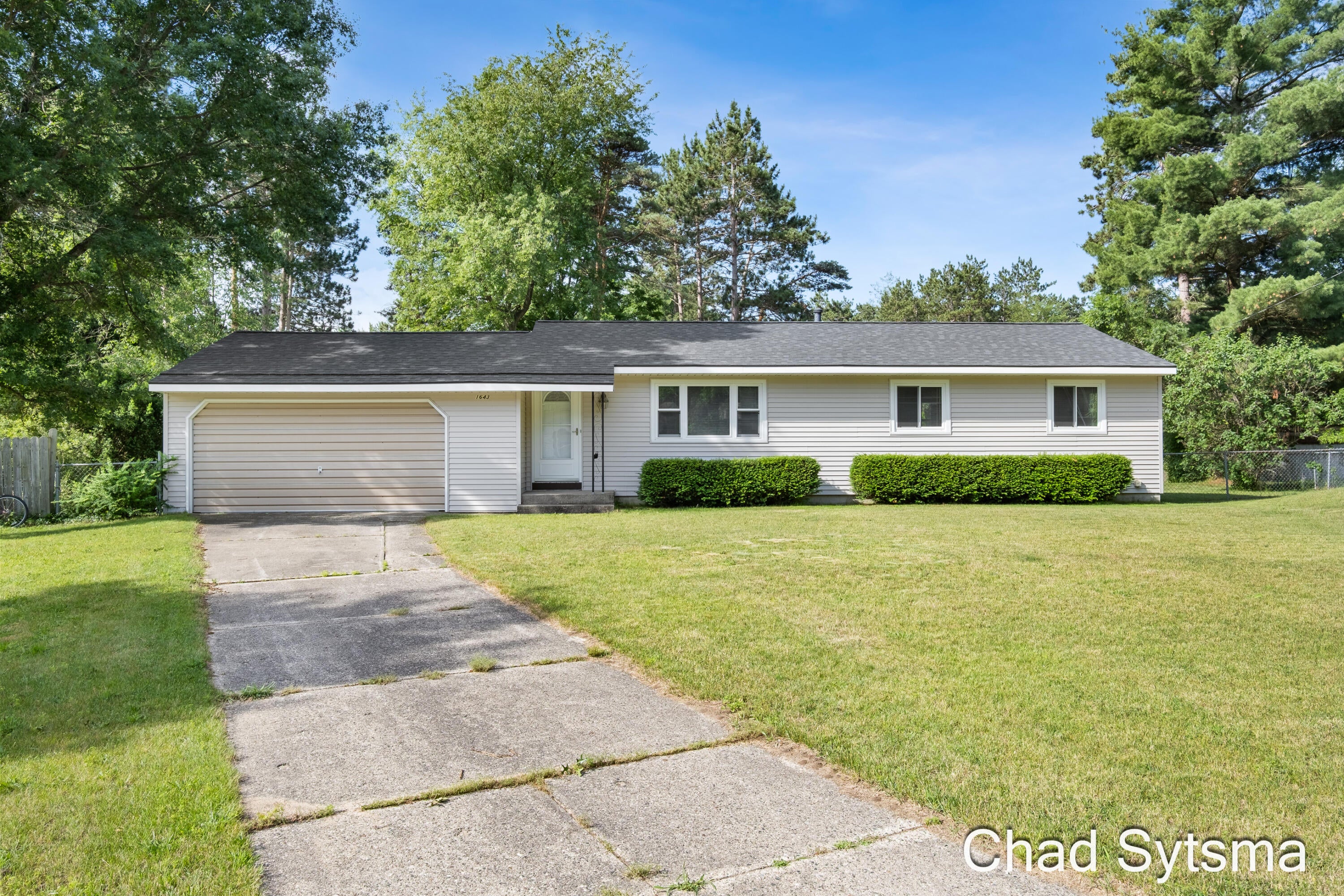 1643 Stonewood Drive SE — photo