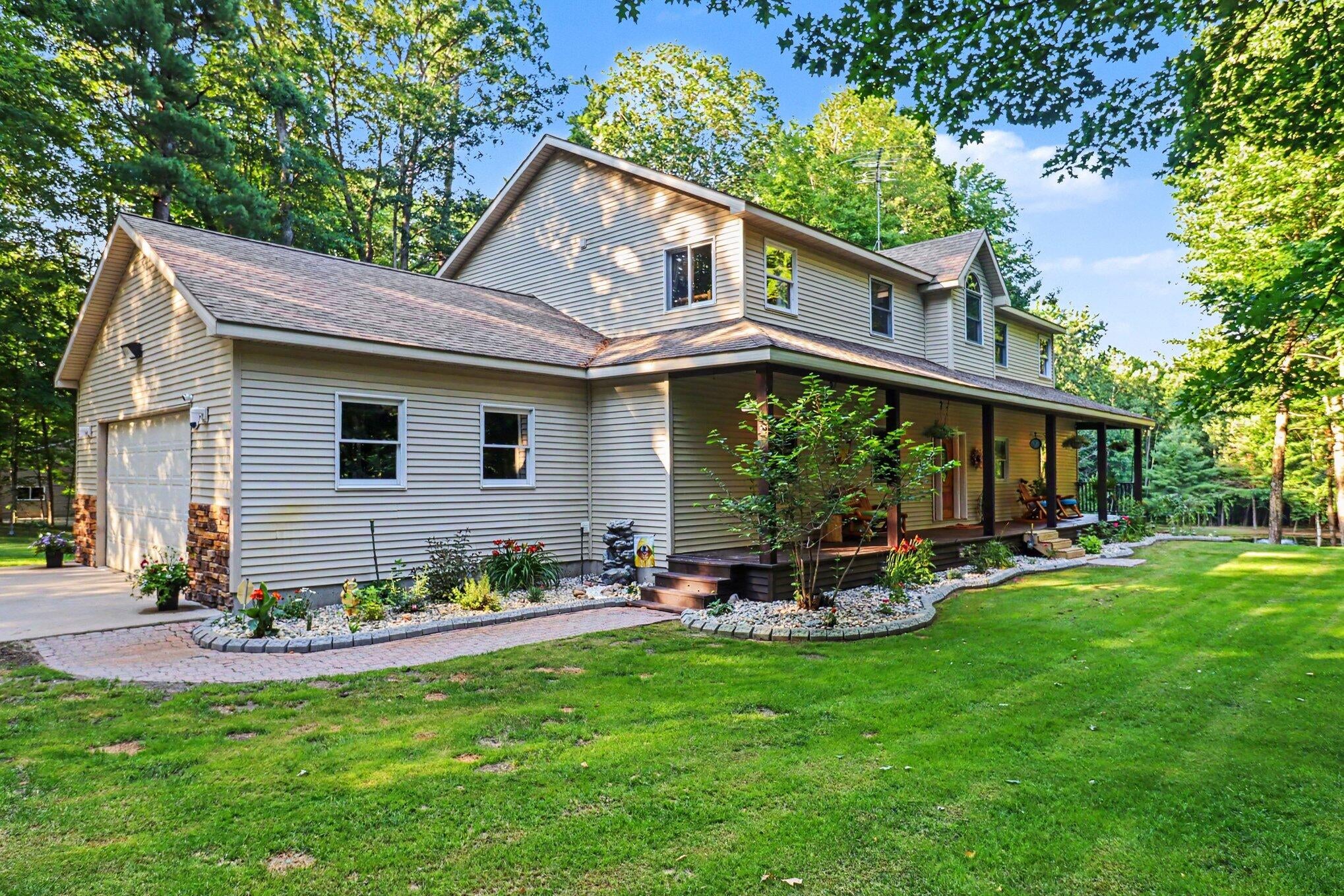 21458 Forest Lake Drive — photo