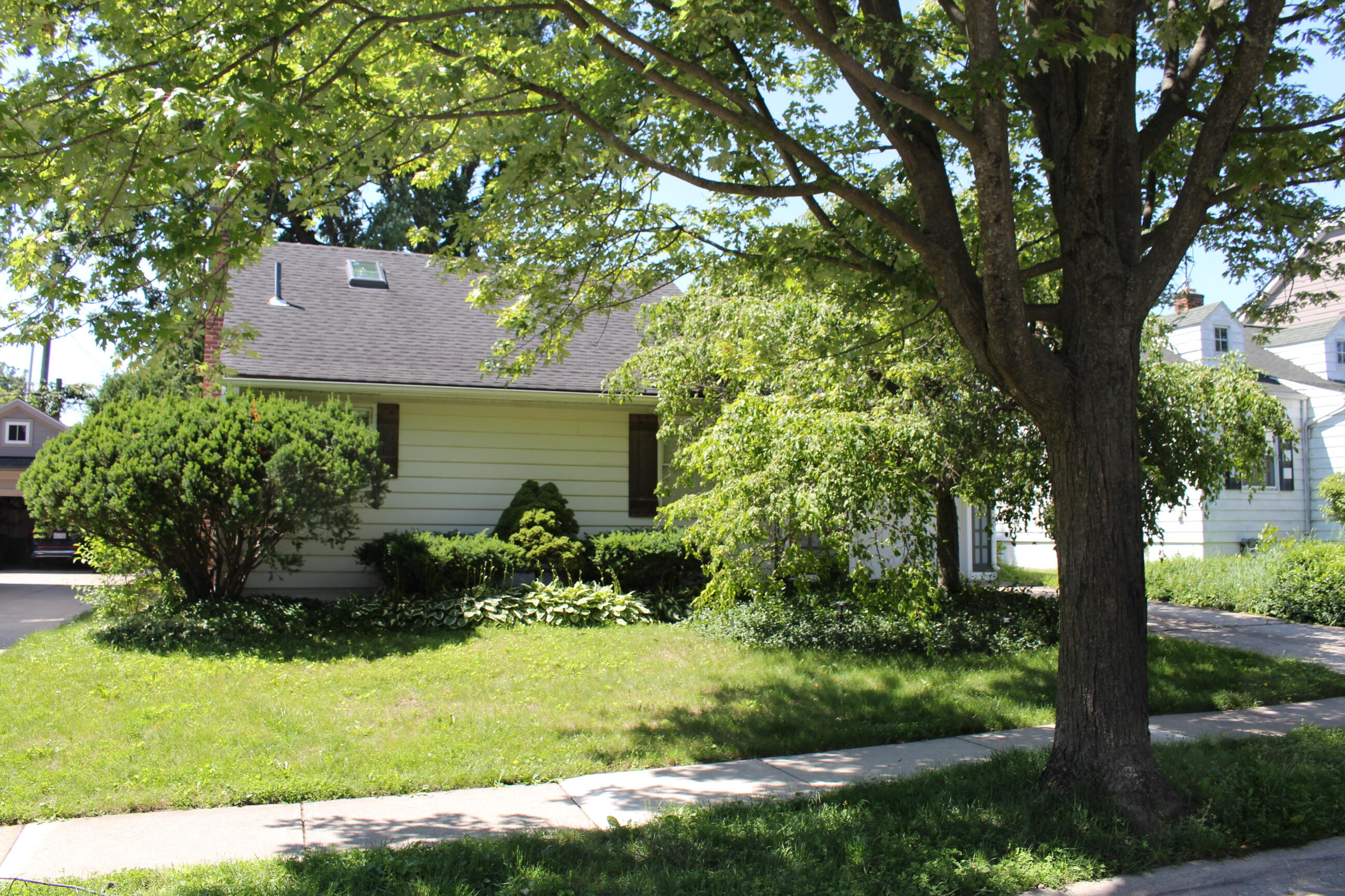 1810 Holland Street — photo