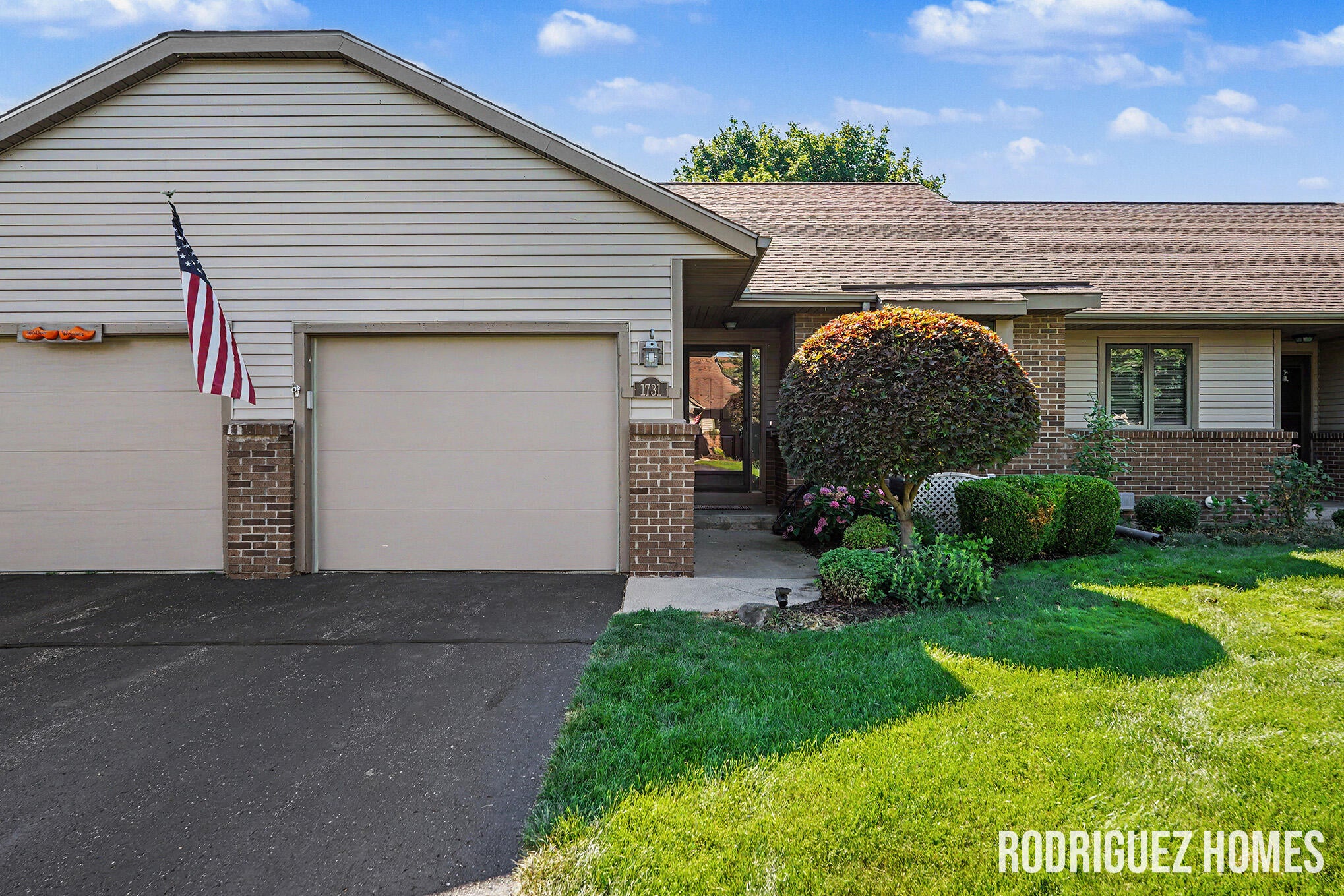 1731 Lakeview Drive — photo