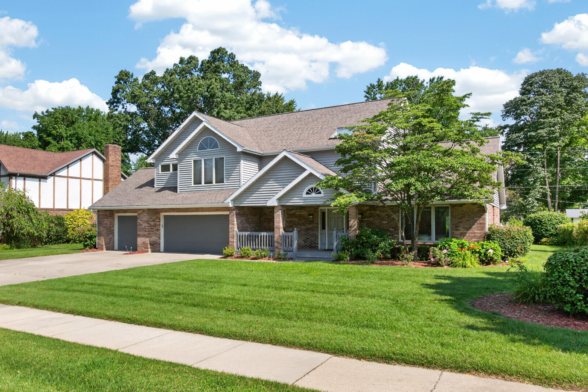 1327 Mulberry Lane — photo