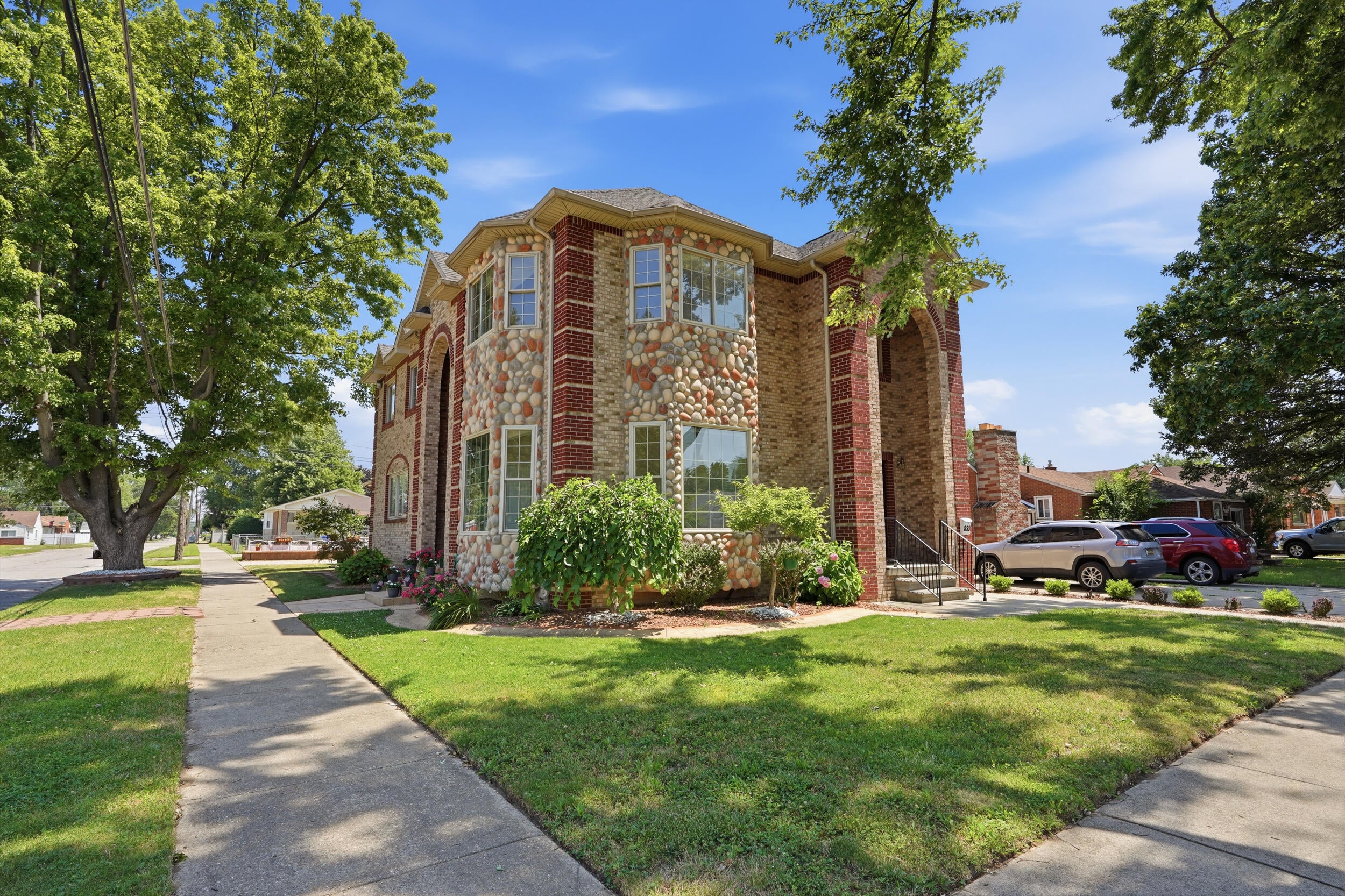 8336 Nightingale Street — photo
