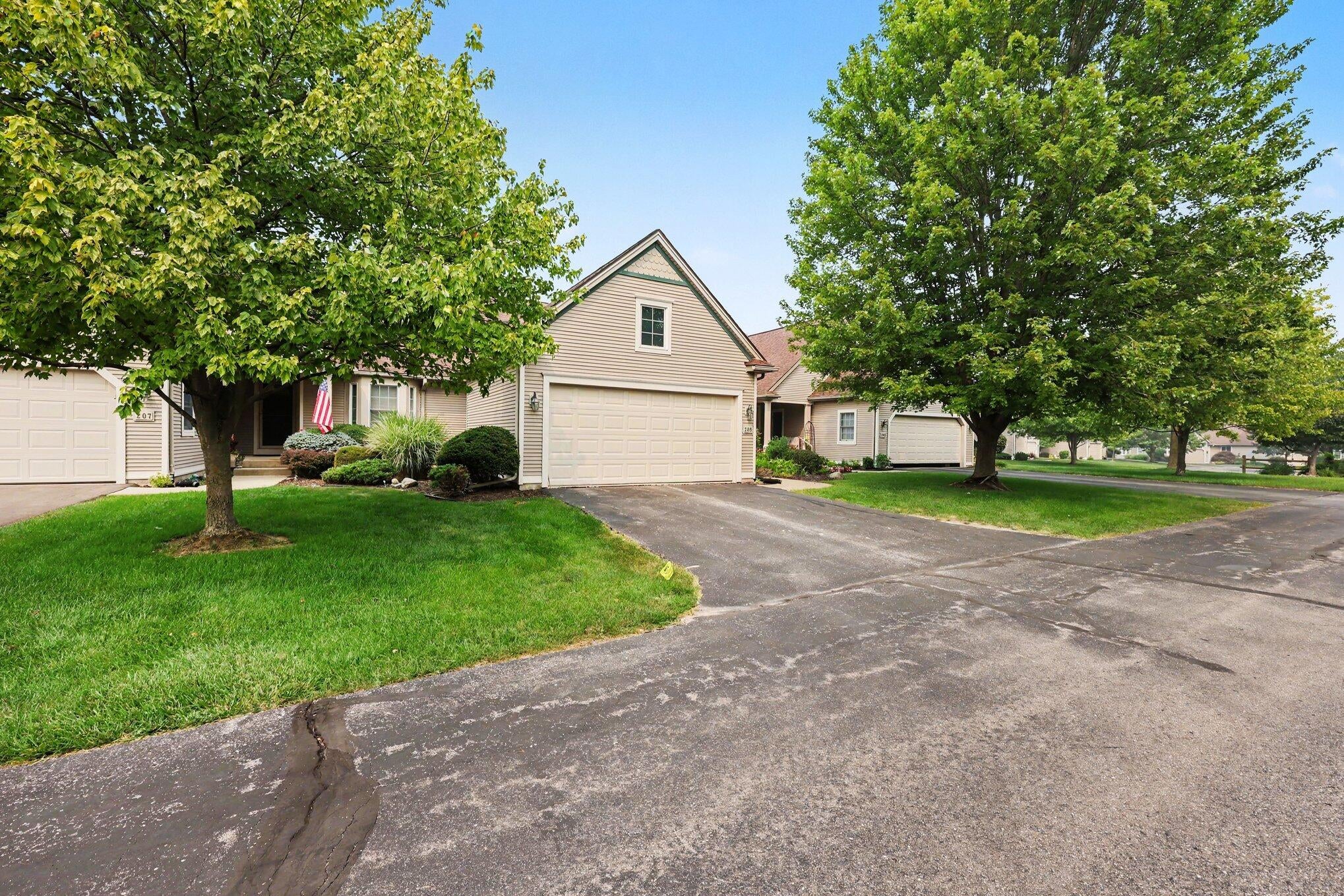 208 Pierce Lake Drive — photo