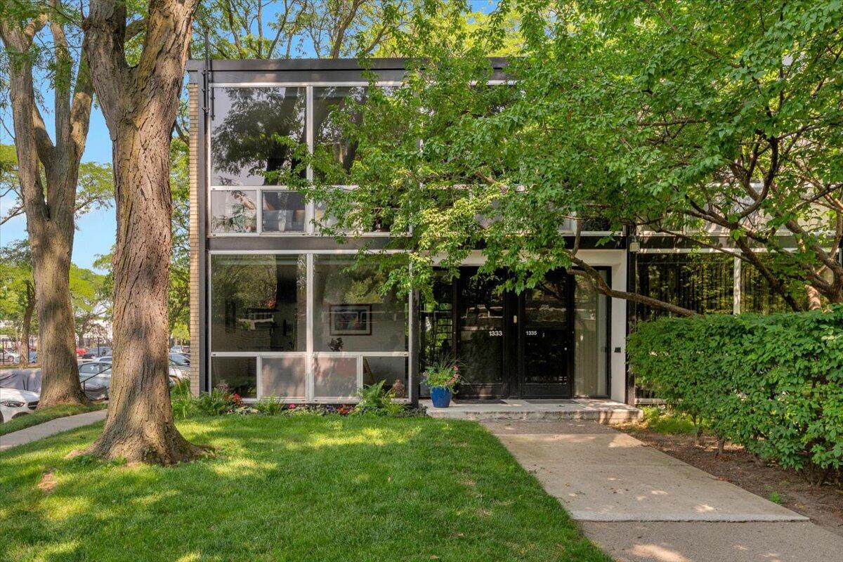 1333 Nicolet Place — photo