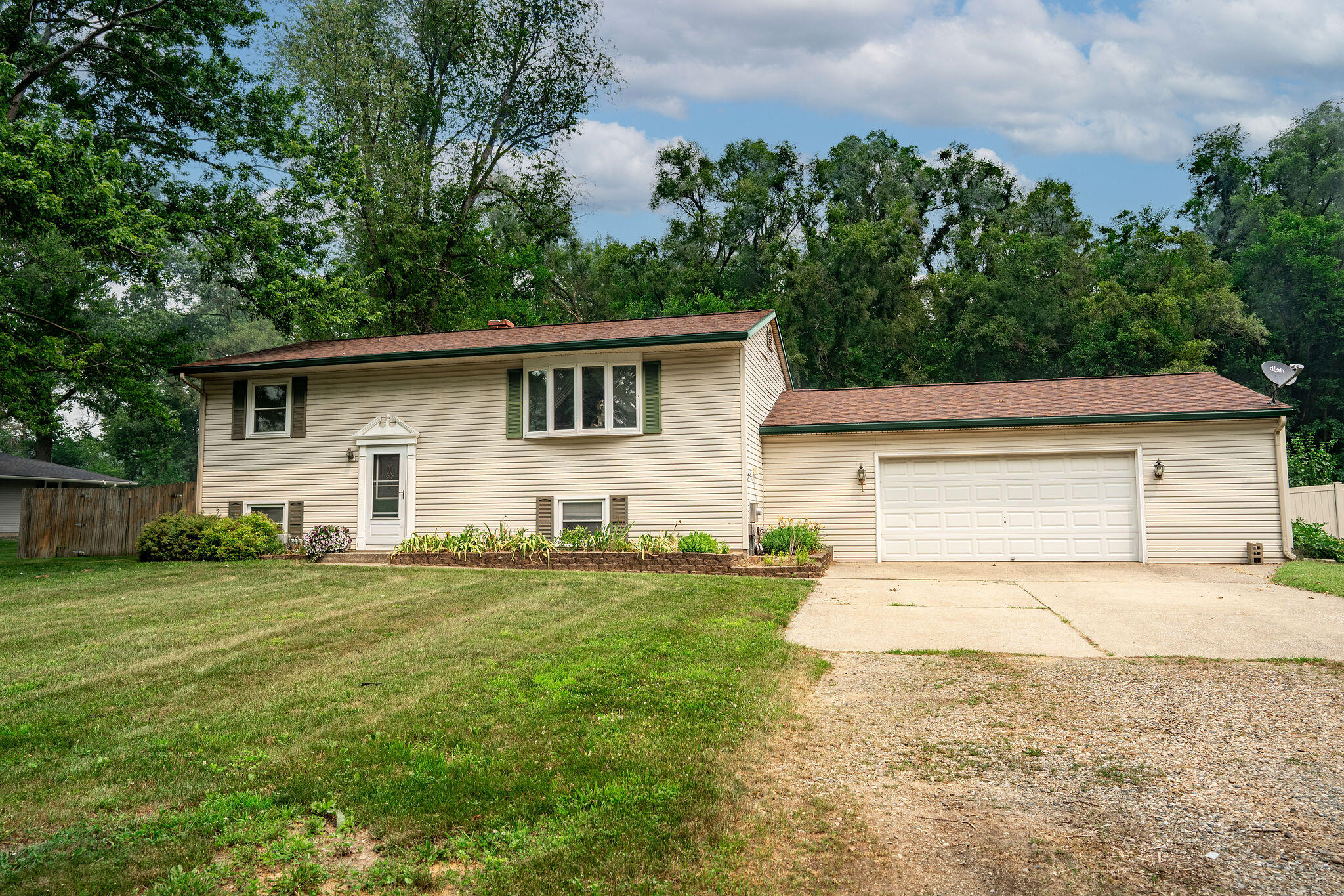 1371 Hazelwood Drive — photo
