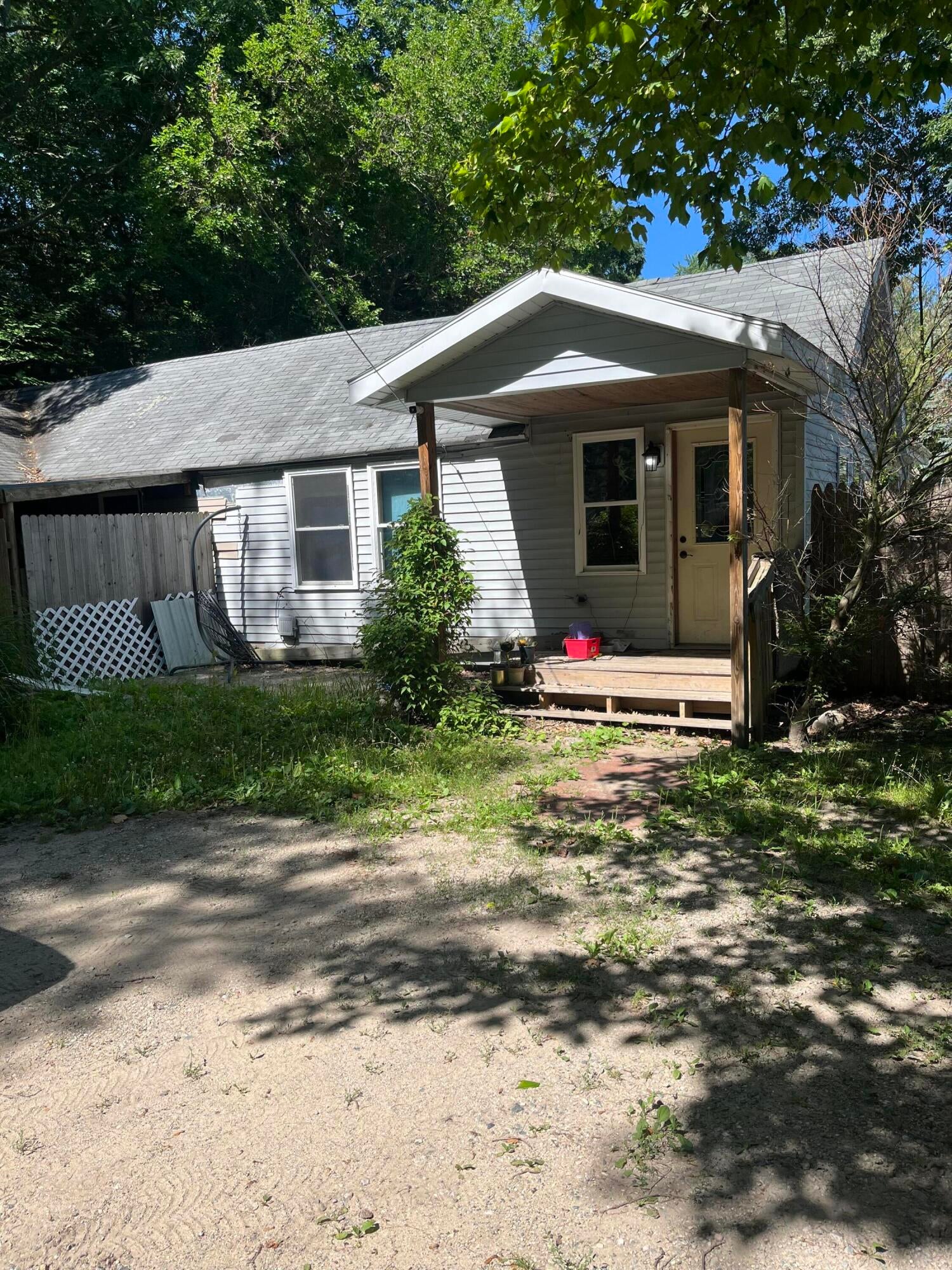 8616 Merry Drive NE — photo