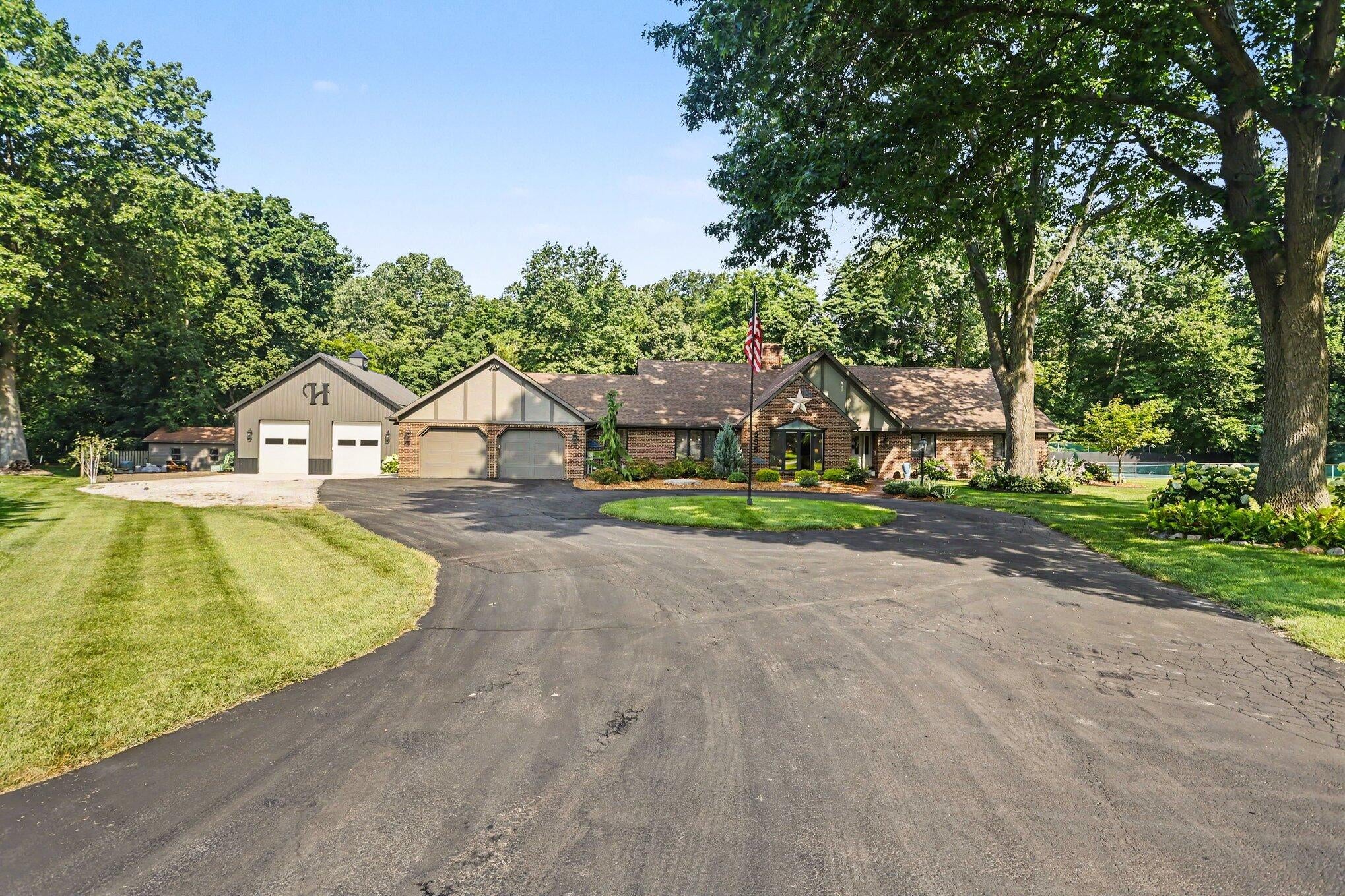 1555 Cardinal Drive — photo