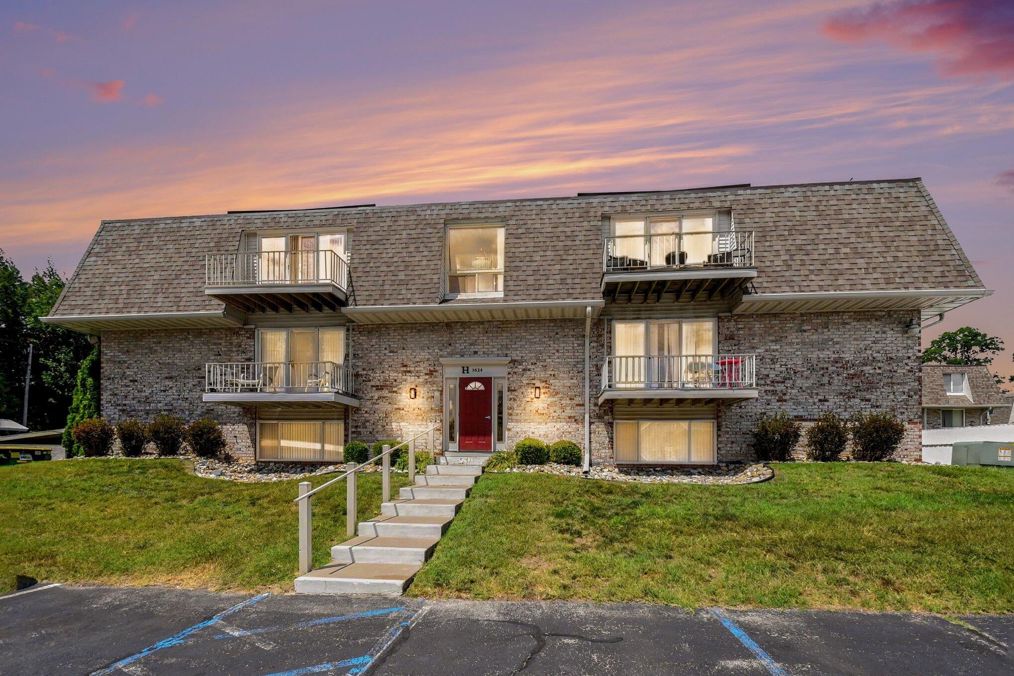 3624 Lakeshore Drive — photo