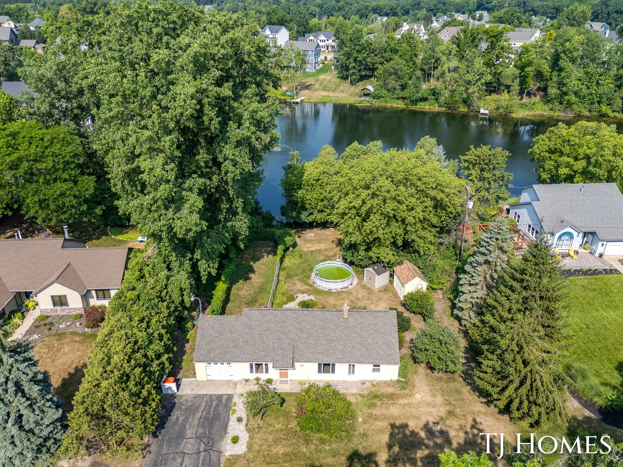 2215 Maguire Avenue NE — photo
