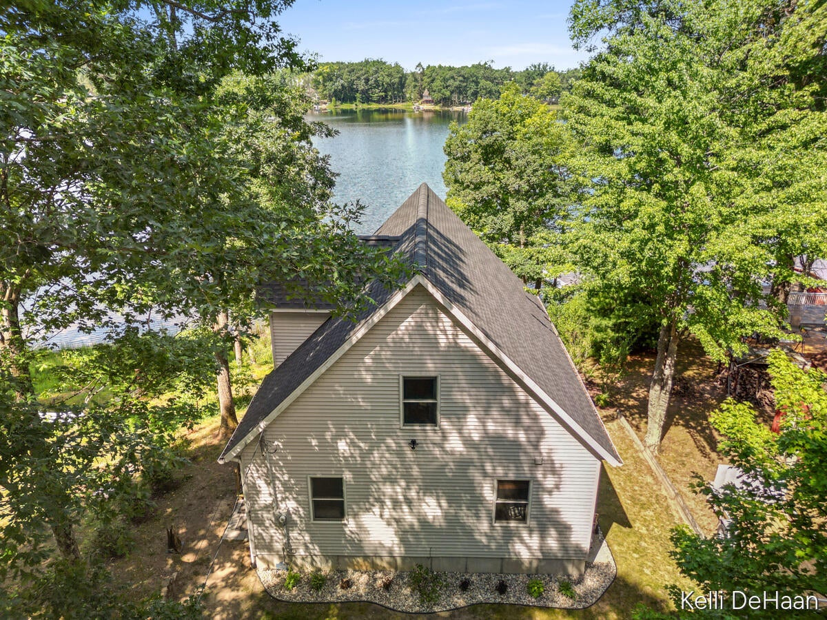 12045 N Lake Avenue — photo