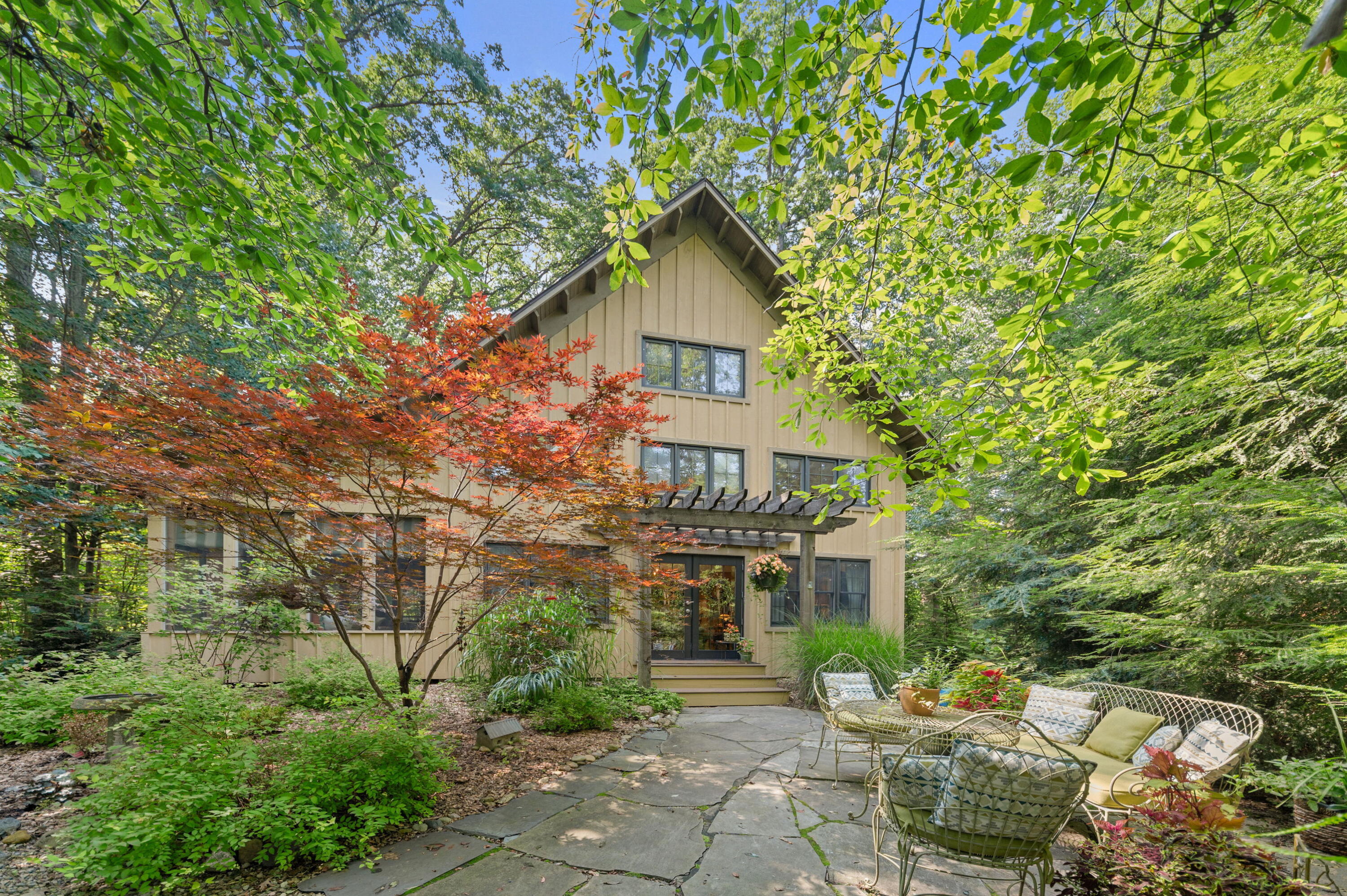 18 Walden Way — photo