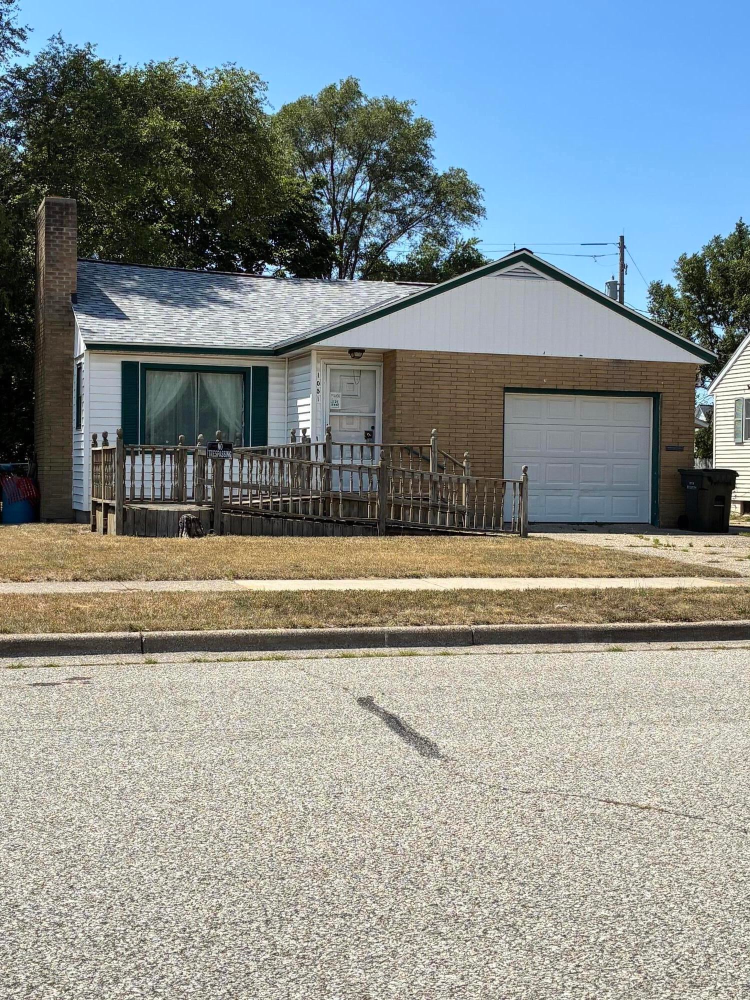 1051 Roberts Street — photo
