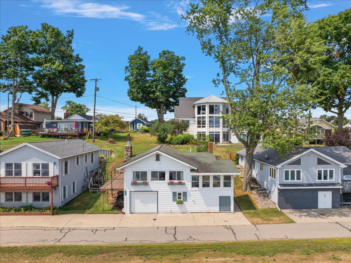 6444 Lakeshore Drive — photo