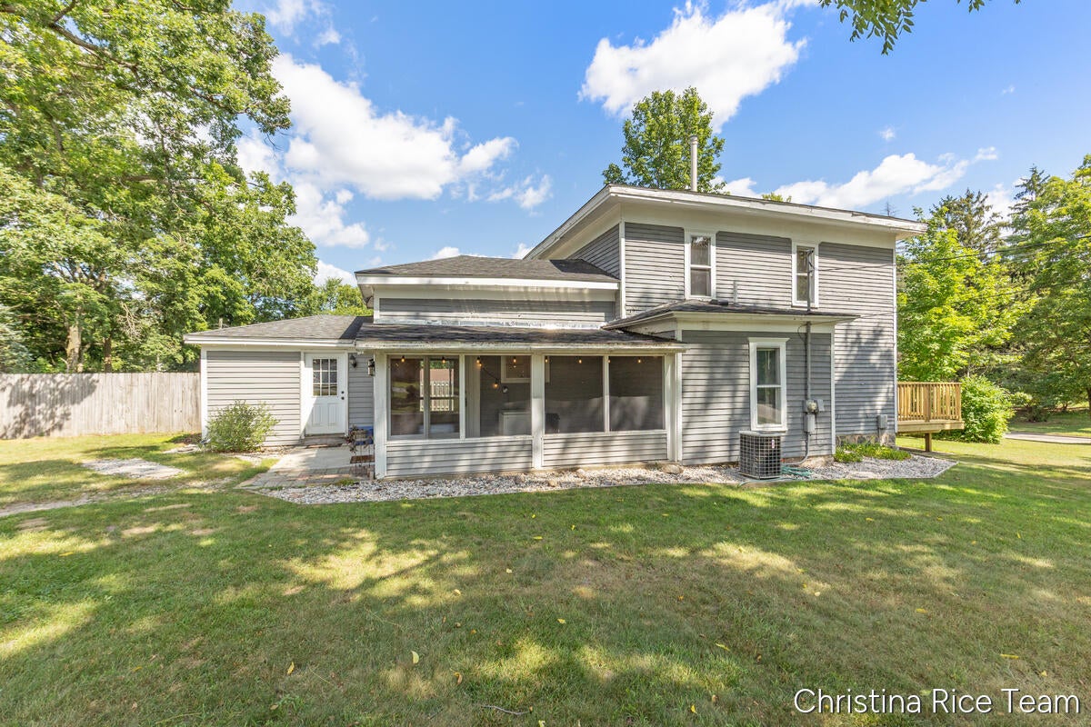 614 W Washington Street — photo