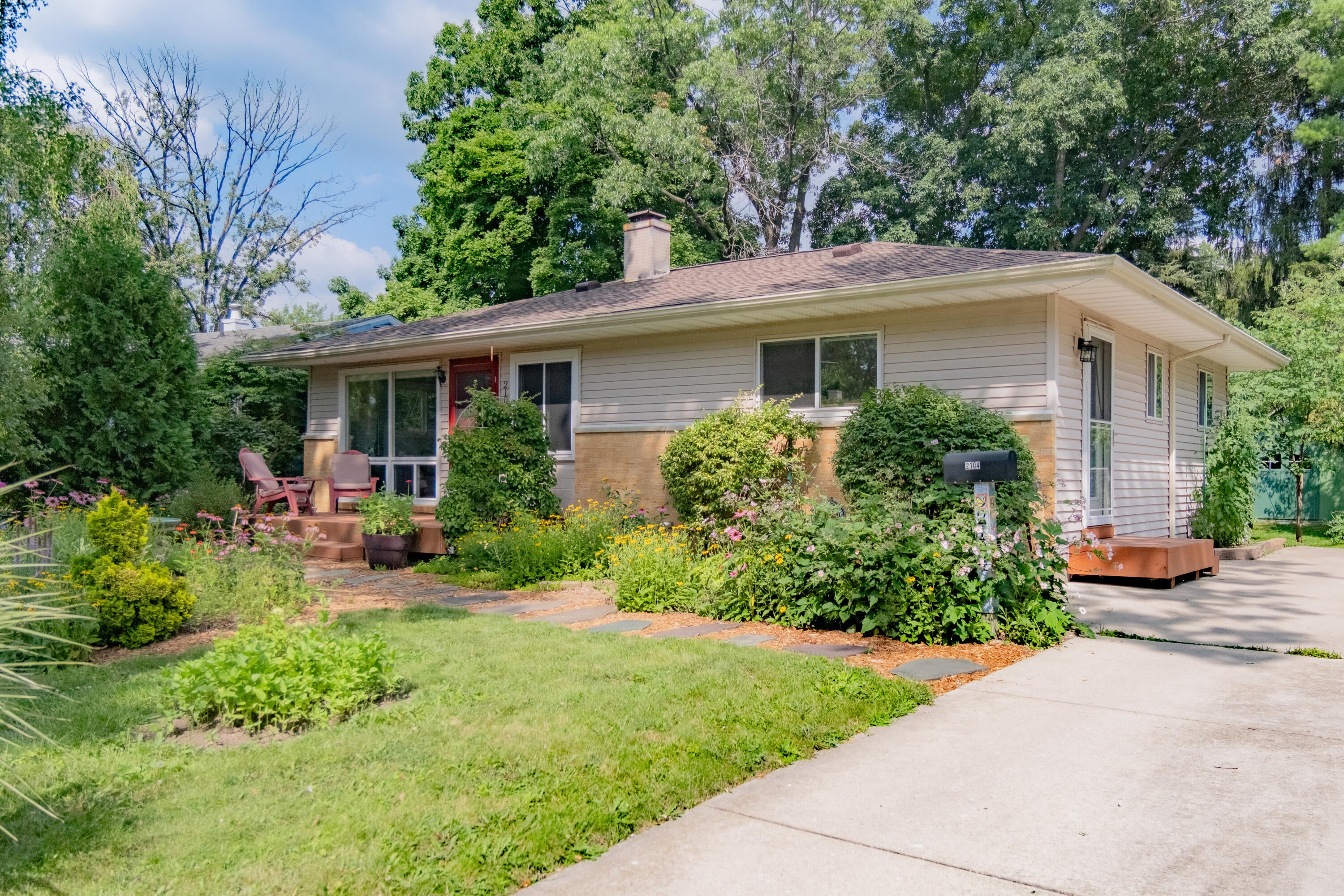 2104 S Circle Drive — photo