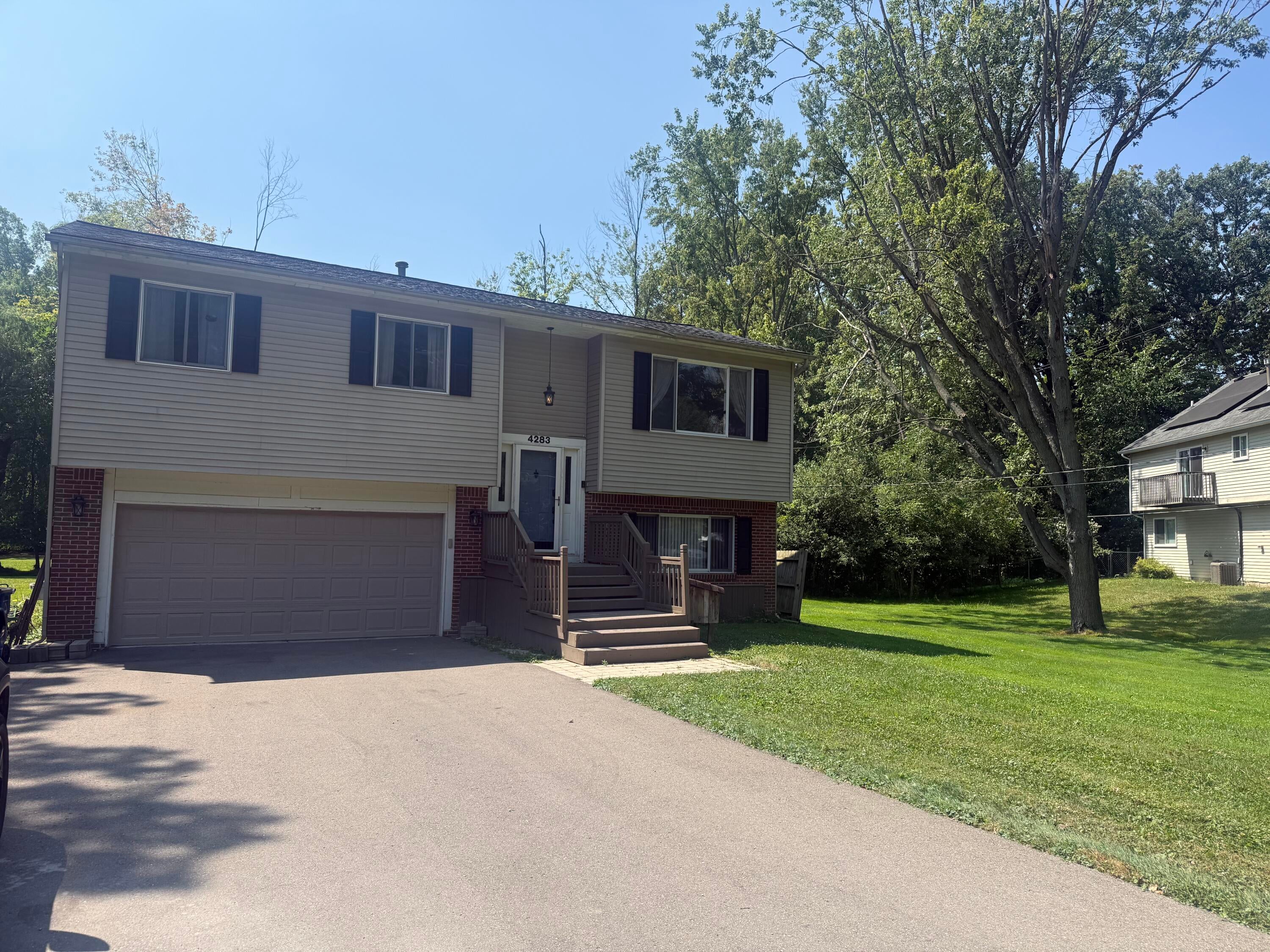 4283 Woodstock Road — photo