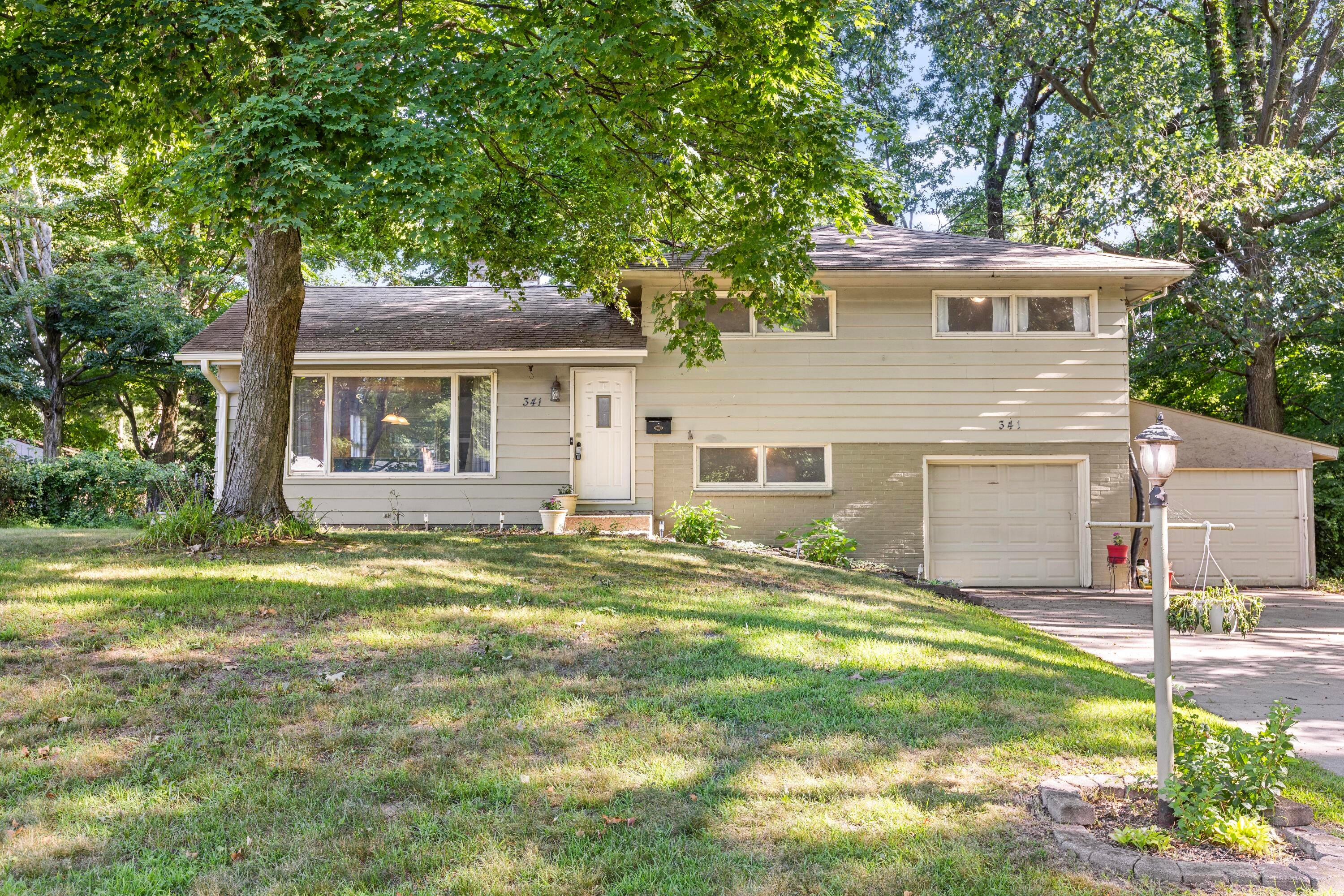 341 Country Club Terrace — photo