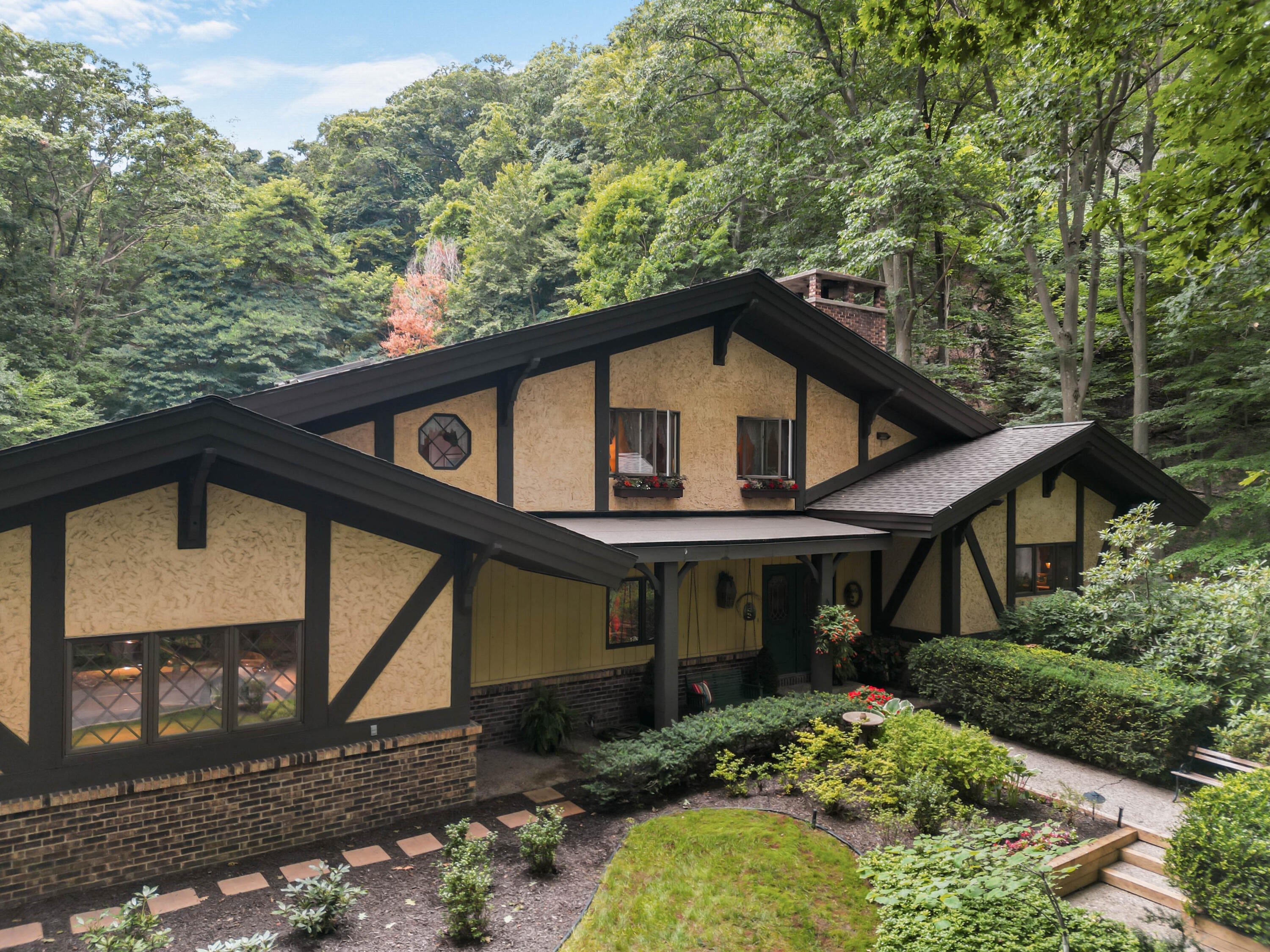 12879 Lakeshore Drive — photo