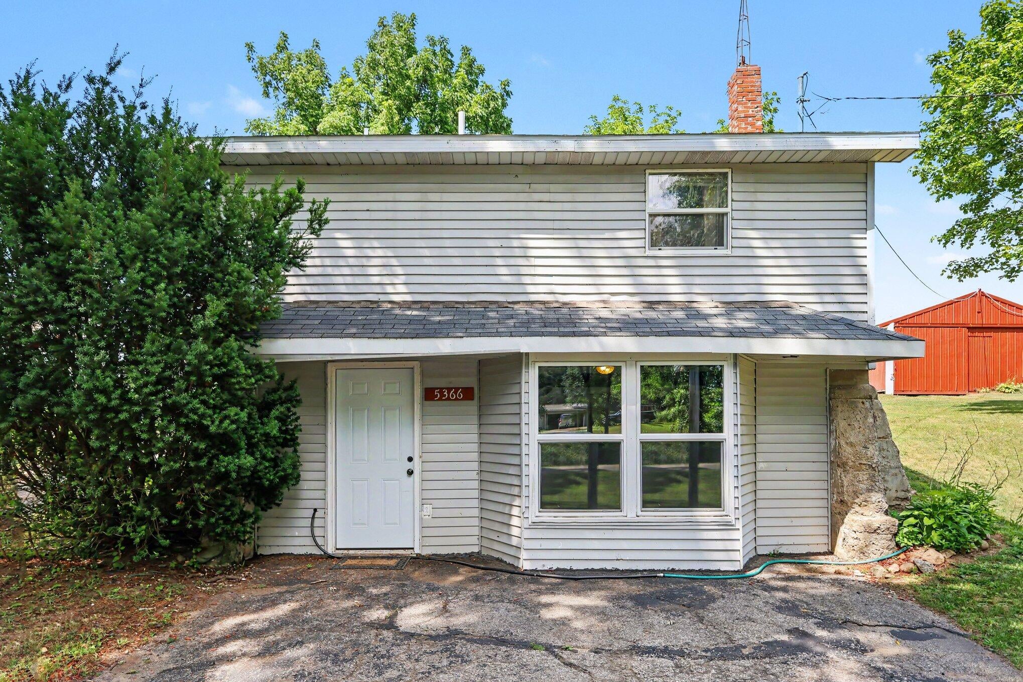5366 Folks Road — photo