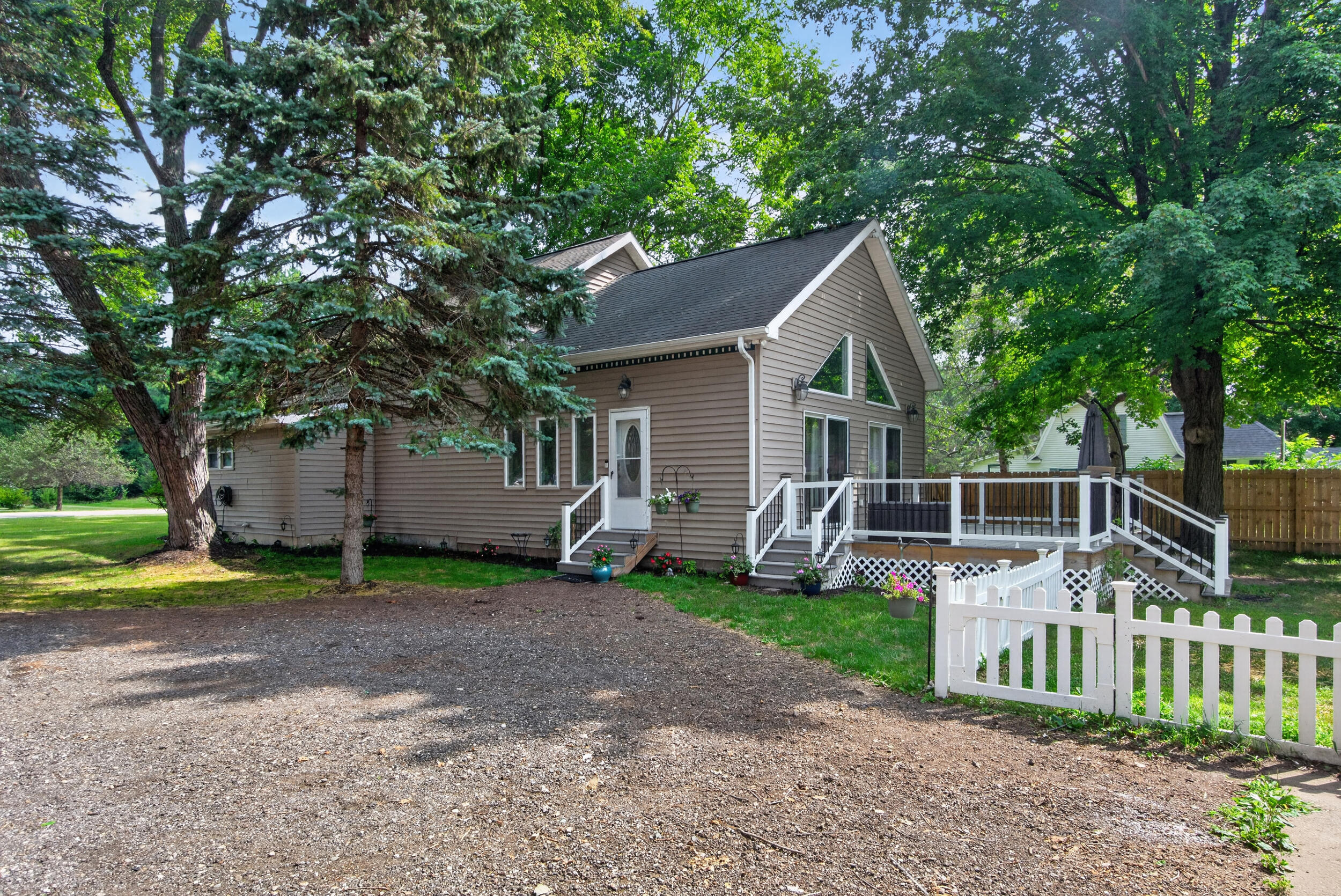 1113 Napoleon Road — photo